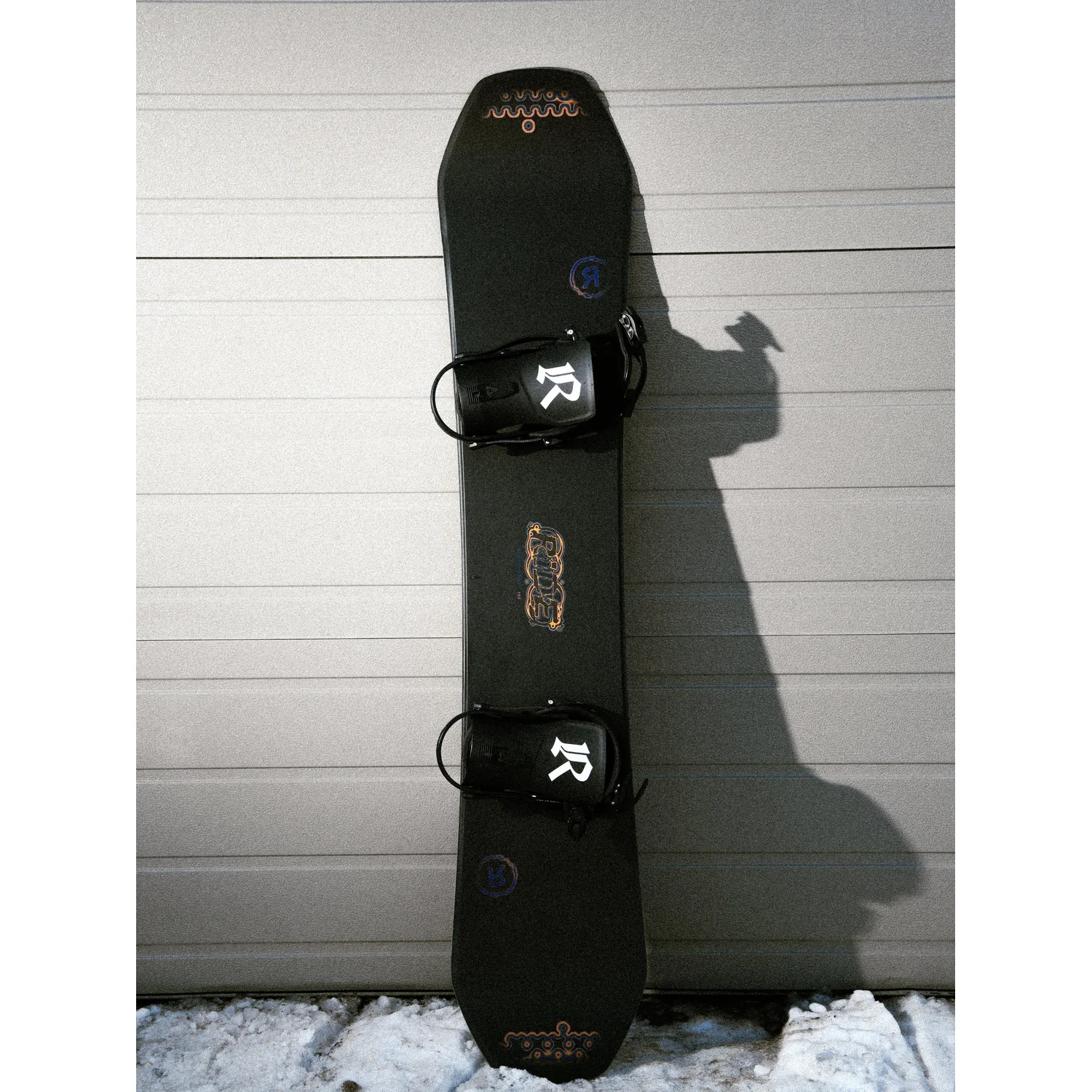 Snowboard, Schwarz, Bindungen, Grafikmuster, Wintersport