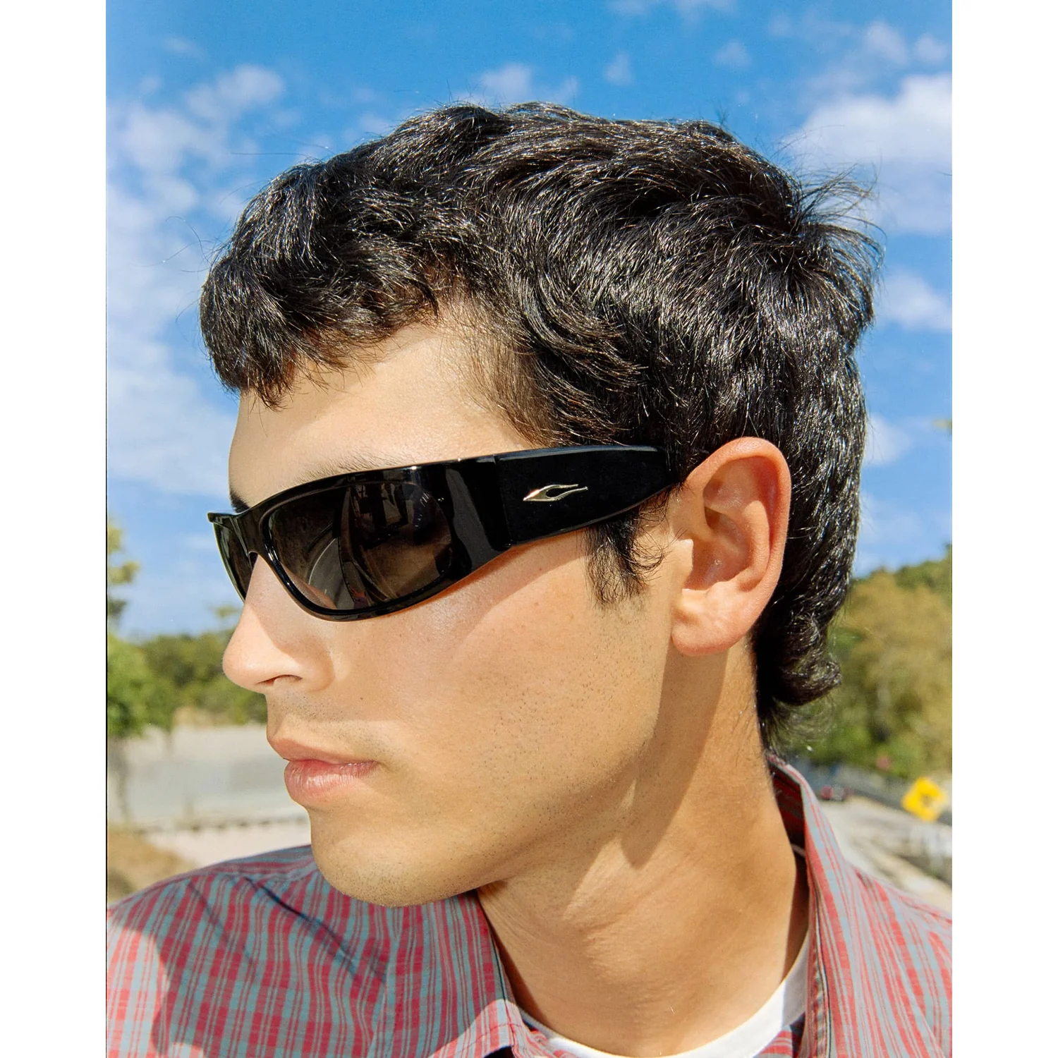 Sonnenbrille, schwarzer Rahmen, getönte Gläser, Sportbrille