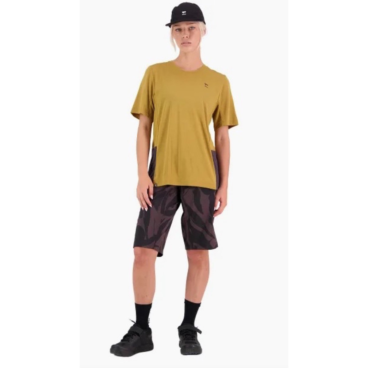T-shirt, Kurze Hosen, Junge, Person, Jugendlich