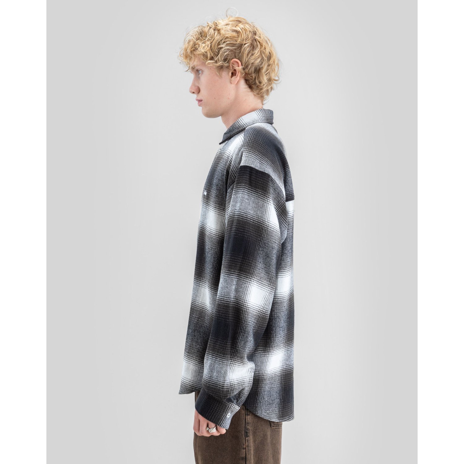 chemise à carreaux, flanelle, manches longues, fermeture à boutons, chemise décontractée, chemise en flanelle, plaid, oversize, carreaux, manches longues, chemise à carreaux, flanelle, manches longues, gris-noir, vêtements décontractés