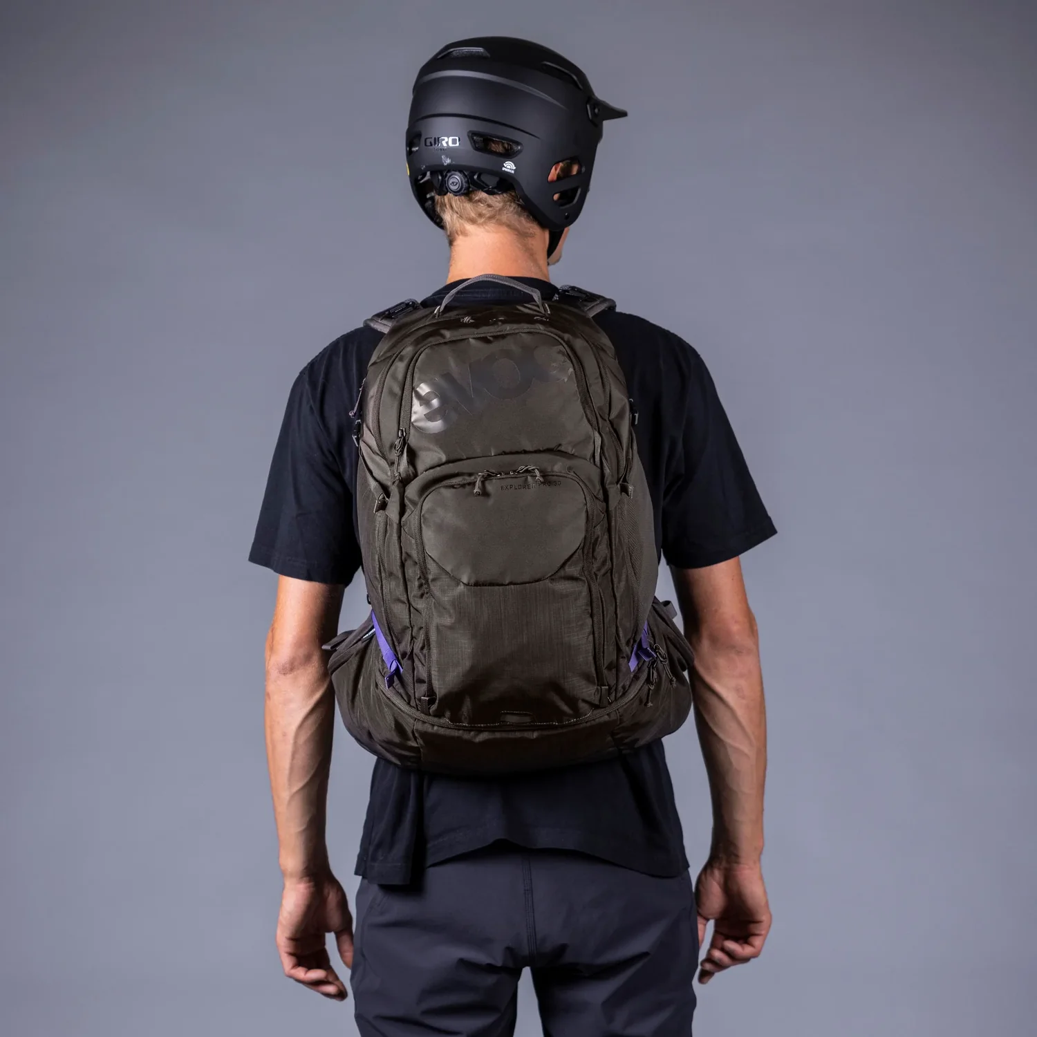 Explorer Pro 30L Backpack Rucksack, Olivgrün, Mehrere Fächer, Seitentaschen, Reißverschluss