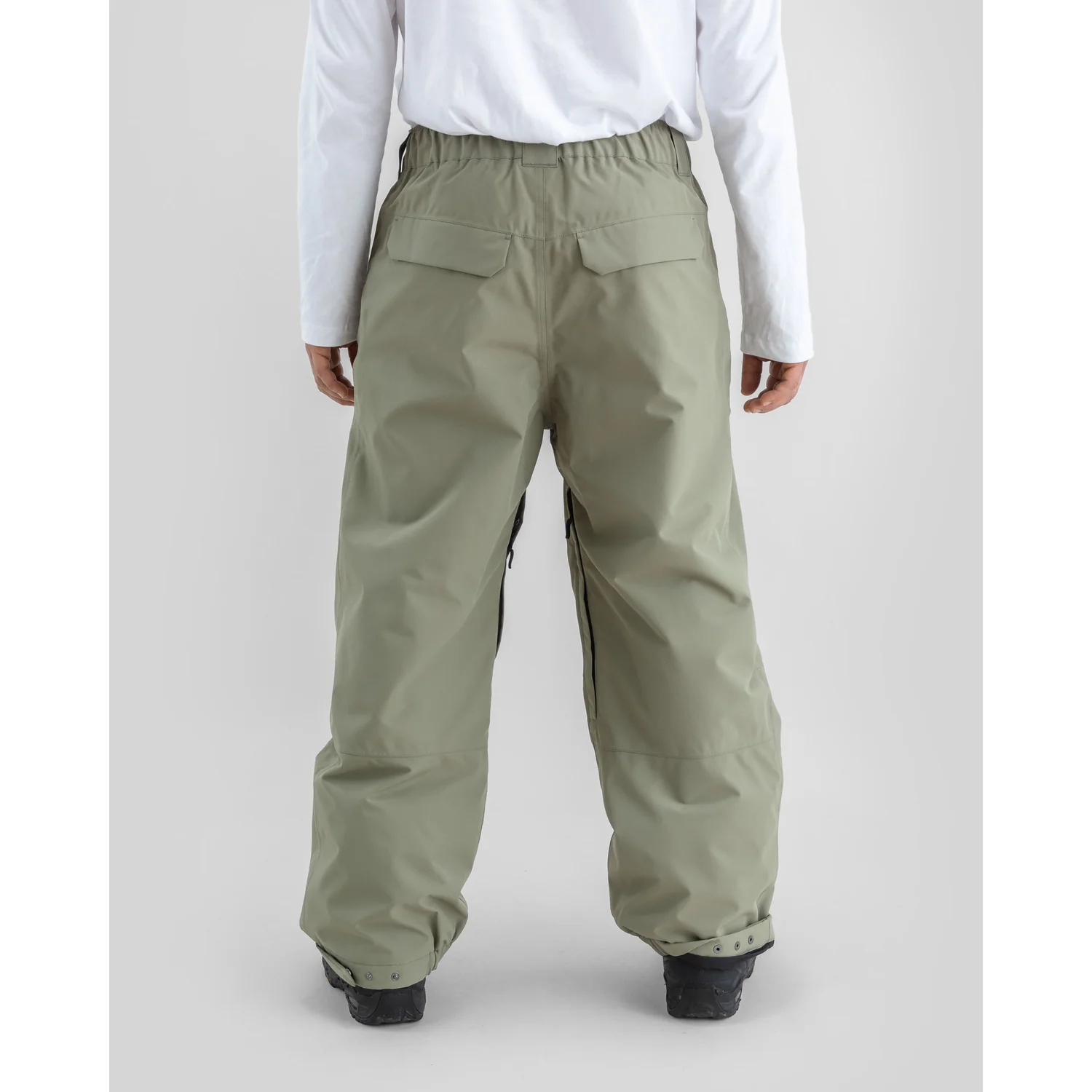 Nostalgia Pants 2L Schneehose, olivgrün, weite Passform, Gesäßtaschen, verstellbare Beinabschlüsse