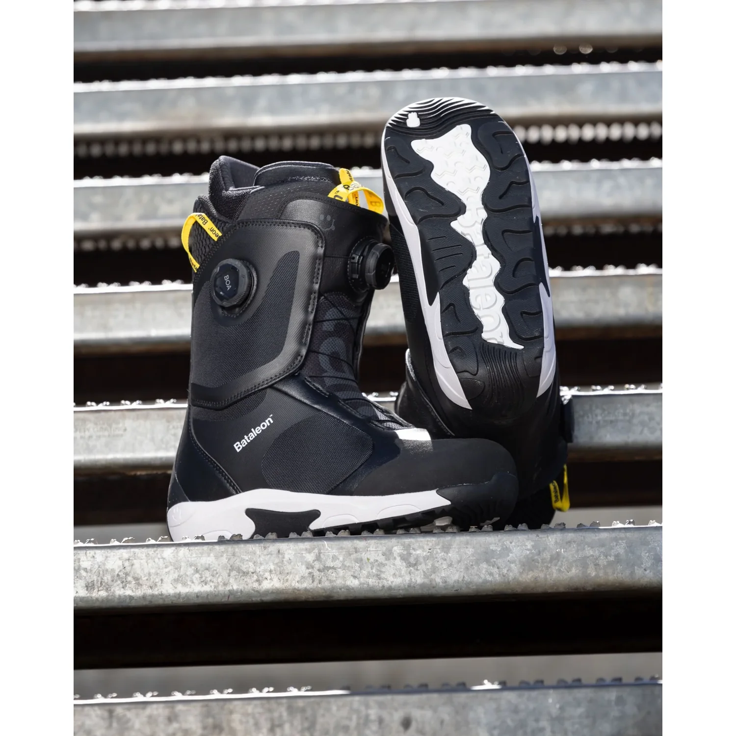 Men's Rave Snowboardstiefel, schwarz, BOA-Drehverschluss, Profilsohle, gelbe Zuglaschen