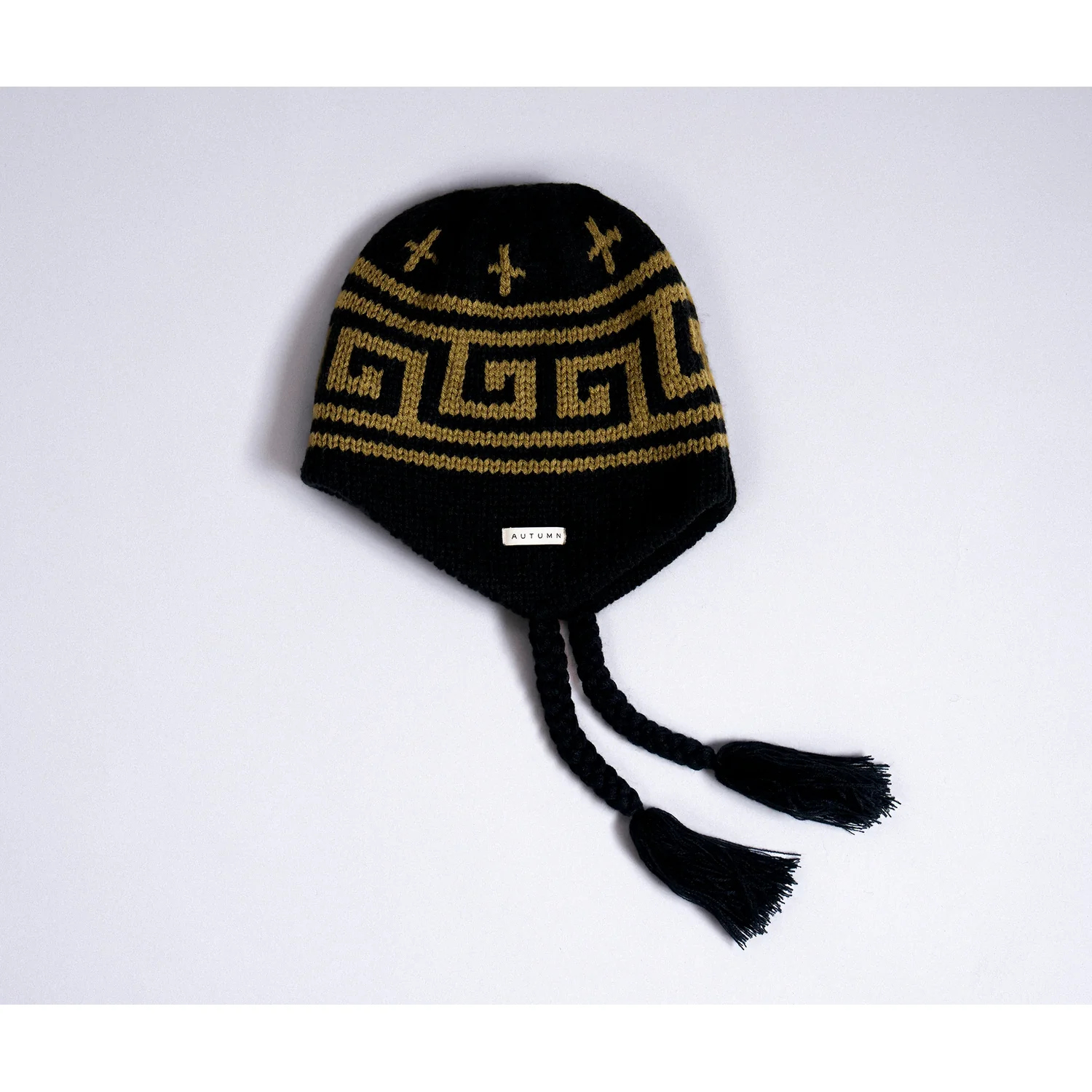 Niseko Ear Flap Bonnet en tricot, noir et or, motif jacquard, oreillettes, torsades avec pompons