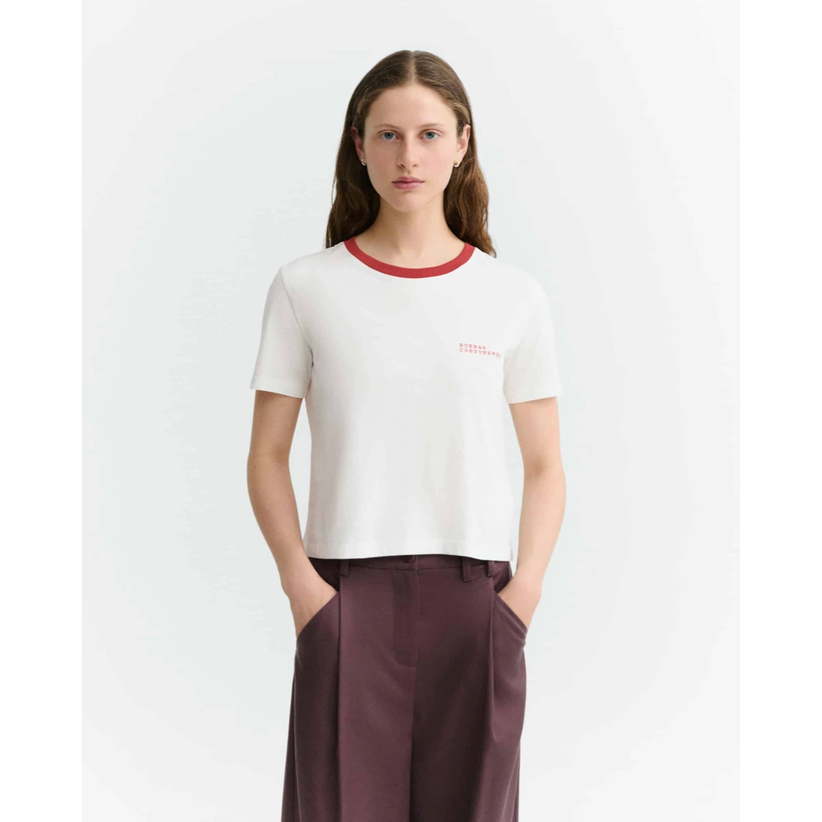 T-Shirt, Kurzarm, Rundhals, Weiß, roter Akzent, T-Shirt, Weiß, Rundhals, Kurzarm, kleines Logo