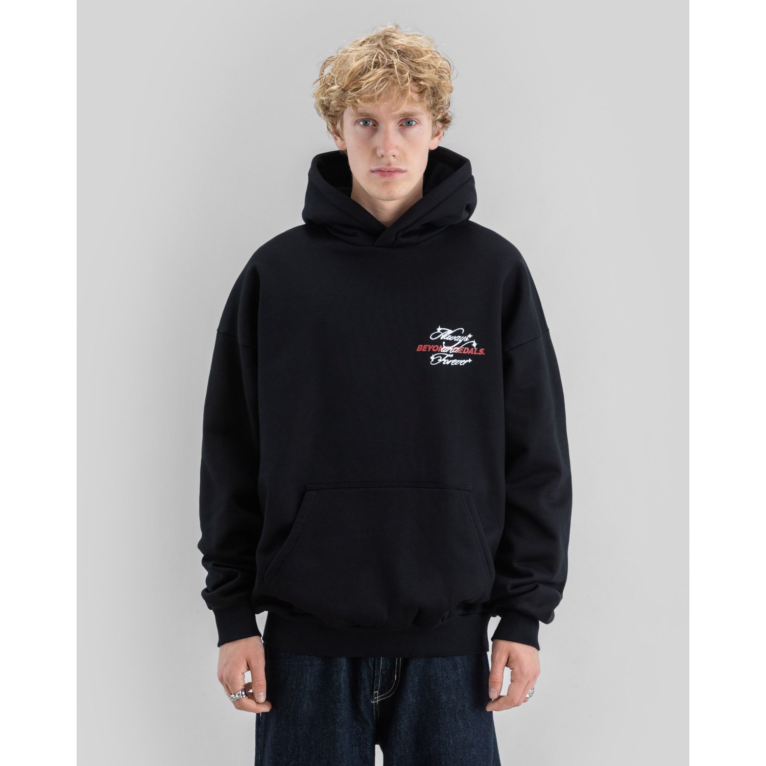 Hoodie, Schwarz, Grafik, Schriftzug, Vorderseite Aufdruck, hoodie, Rückansicht, Grafikdruck, schwarz, Kapuzensweatshirt, Hoodie, Schwarz, Pullover, Kängurutasche, Stickerei-Logo