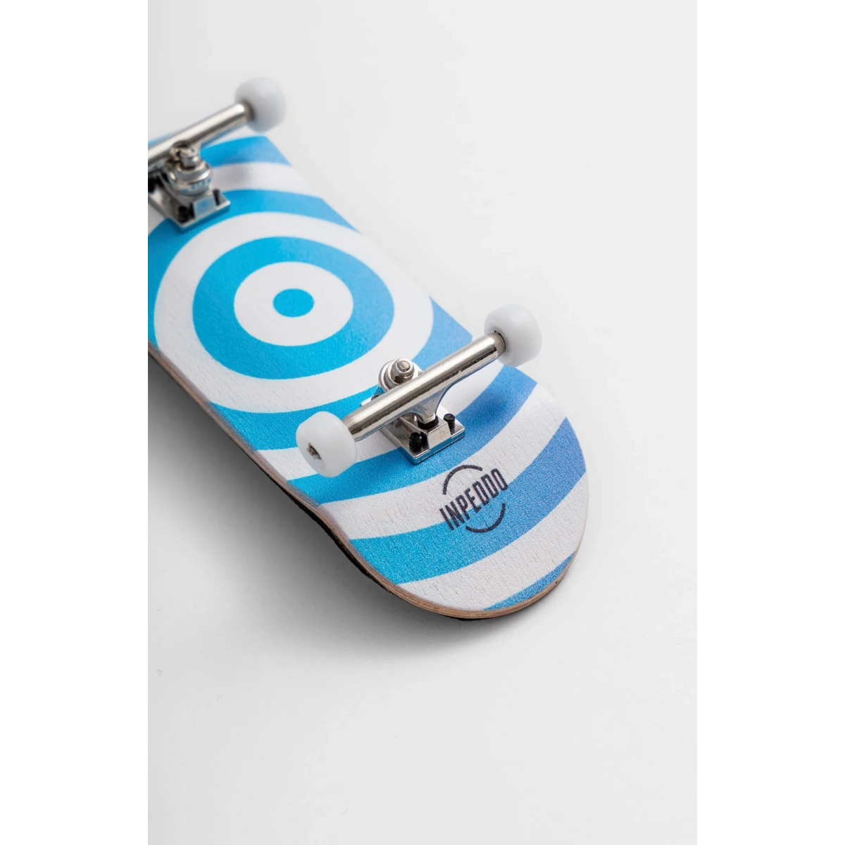 Spielzeug-Skateboard, Mini-Skateboard, Rollenboard, Blau-weißer Druck, Miniatur-Board, skateboard, mini, deck, blau, muster, Mini-Skateboard, Deck, Blaues Muster, Weiße Rollen, Indio Logo
