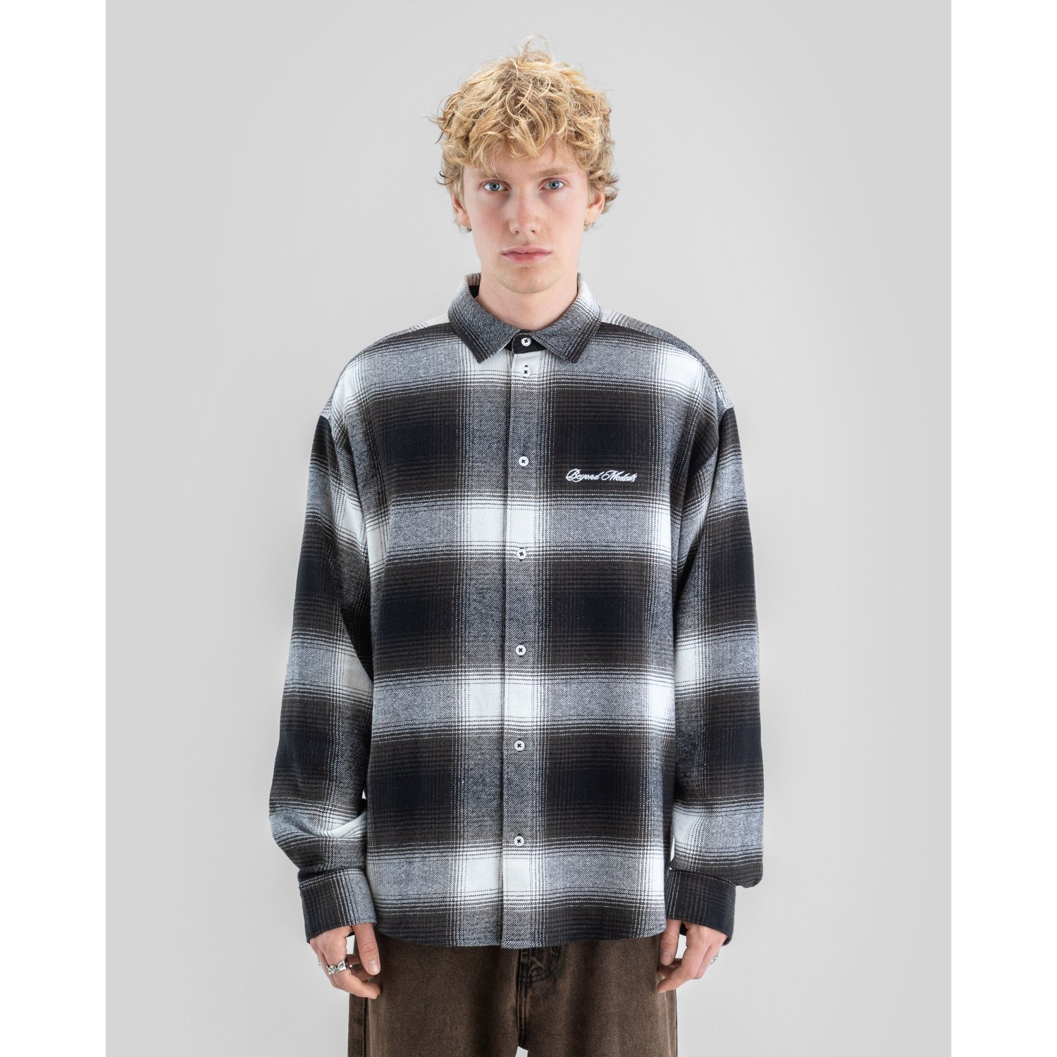 Chemise à carreaux, flanelle, chemise boutonnée, logo brodé, bicolore, plateforme, flanelle, chemise, patte de boutonnage, logo, chemise en flanelle, motif à carreaux, chemise à manches longues, boutons, coupe oversize