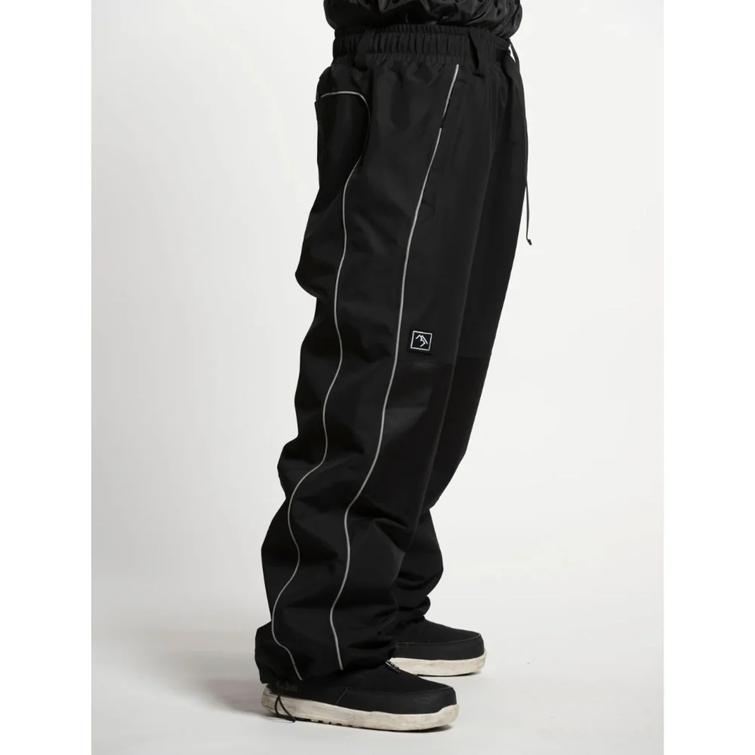 Apex Pant Pantalon noir, pantalon de sport, taille élastiquée, bandes passepoilées, coupe large