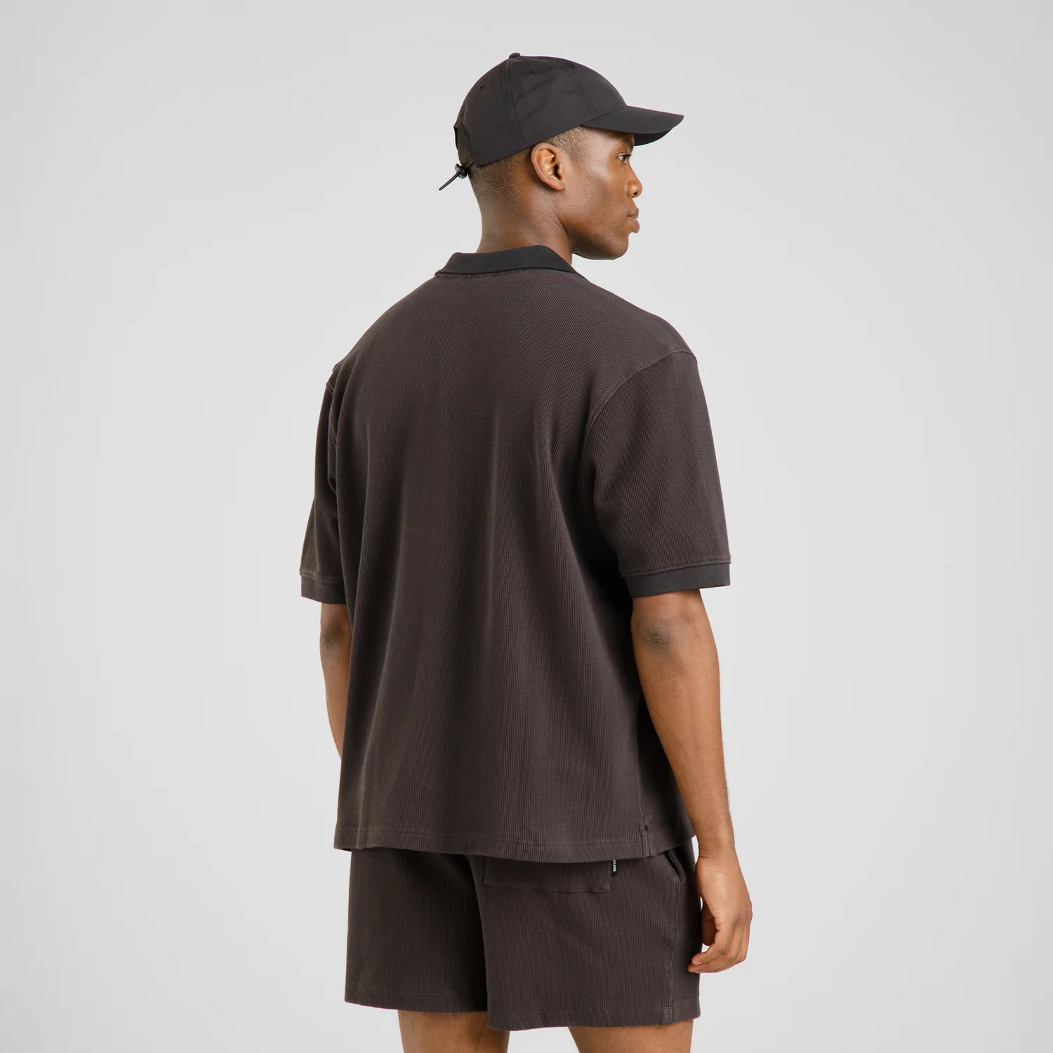 Shirt Falkvik Waffle Poloshirt, Kurzarm, Dunkelbraun, Rippstrick, Passende Shorts