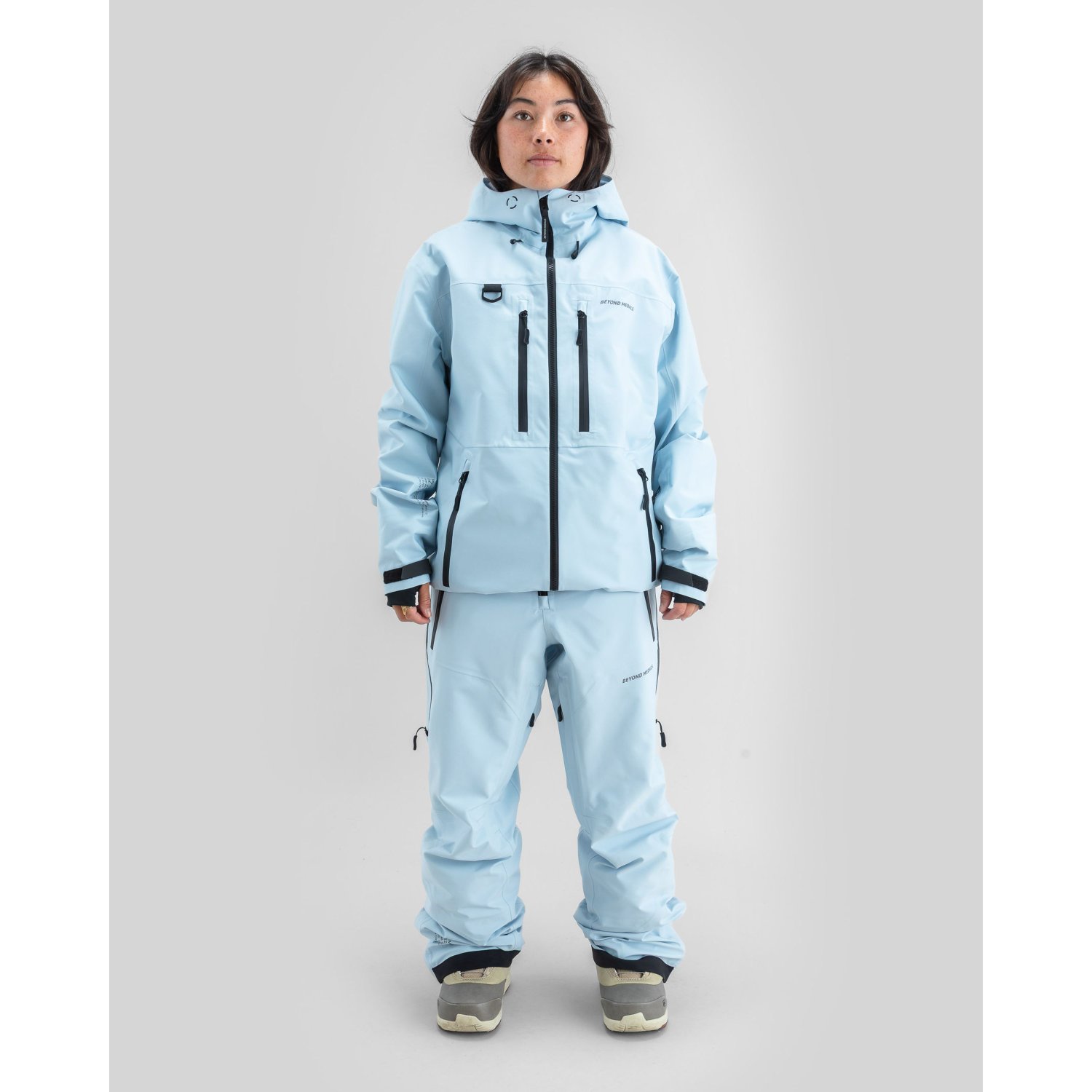 ski jacke, skihose, hellblau, oberbekleidung, reissverschlusstaschen