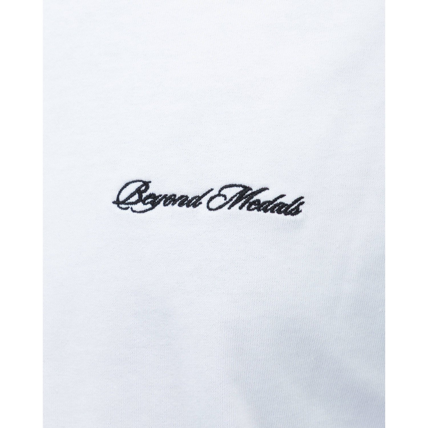 Script Tee Beyond Medals Script Tee White, vue 2