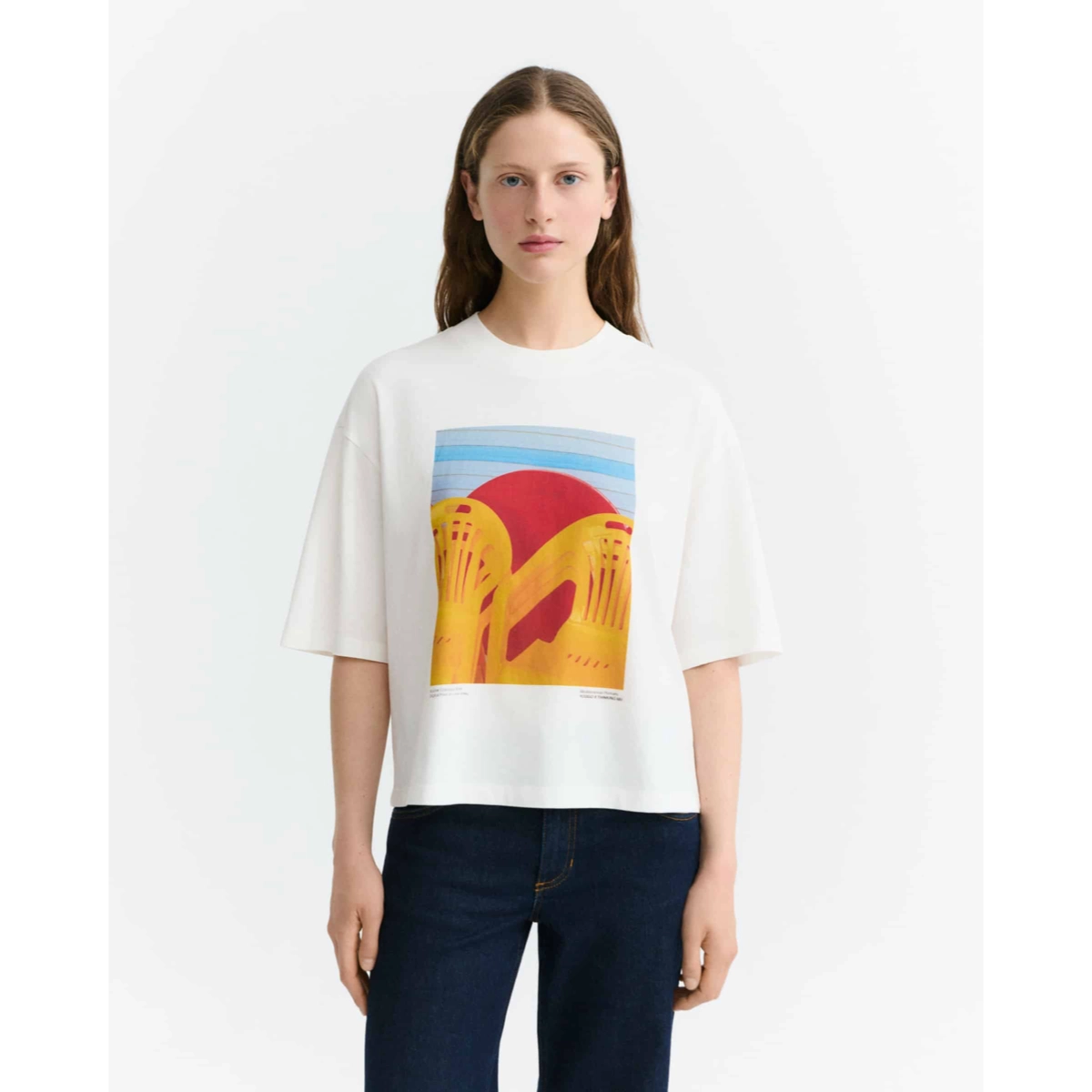 Lena Tee Yosigo Chair Tee, T-Shirt, Kunstdruck, Aufdruck, Weiß, T-Shirt, Grafikdruck, Kurzarm, Weiß, Alltagsoberteil