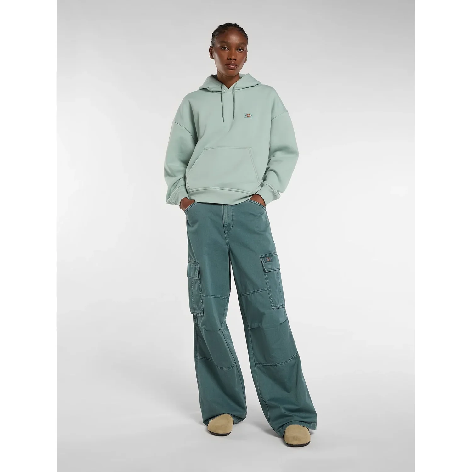 Oakport Hoodie W Sweat à capuche uni vert menthe, capuche à cordon, patch logo, coton, poche kangourou, coupe ample, poches latérales. Assorti à pantalon cargo ou salopette, pull à capuche vert menthe.