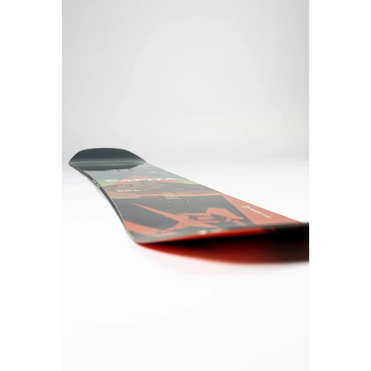 Snowboard, Snowboarder, Visually curved edge, Graphics, Red underside, Snowboard, Orange-schwarzes Design, Grafikmuster, Aufgebogene Spitze