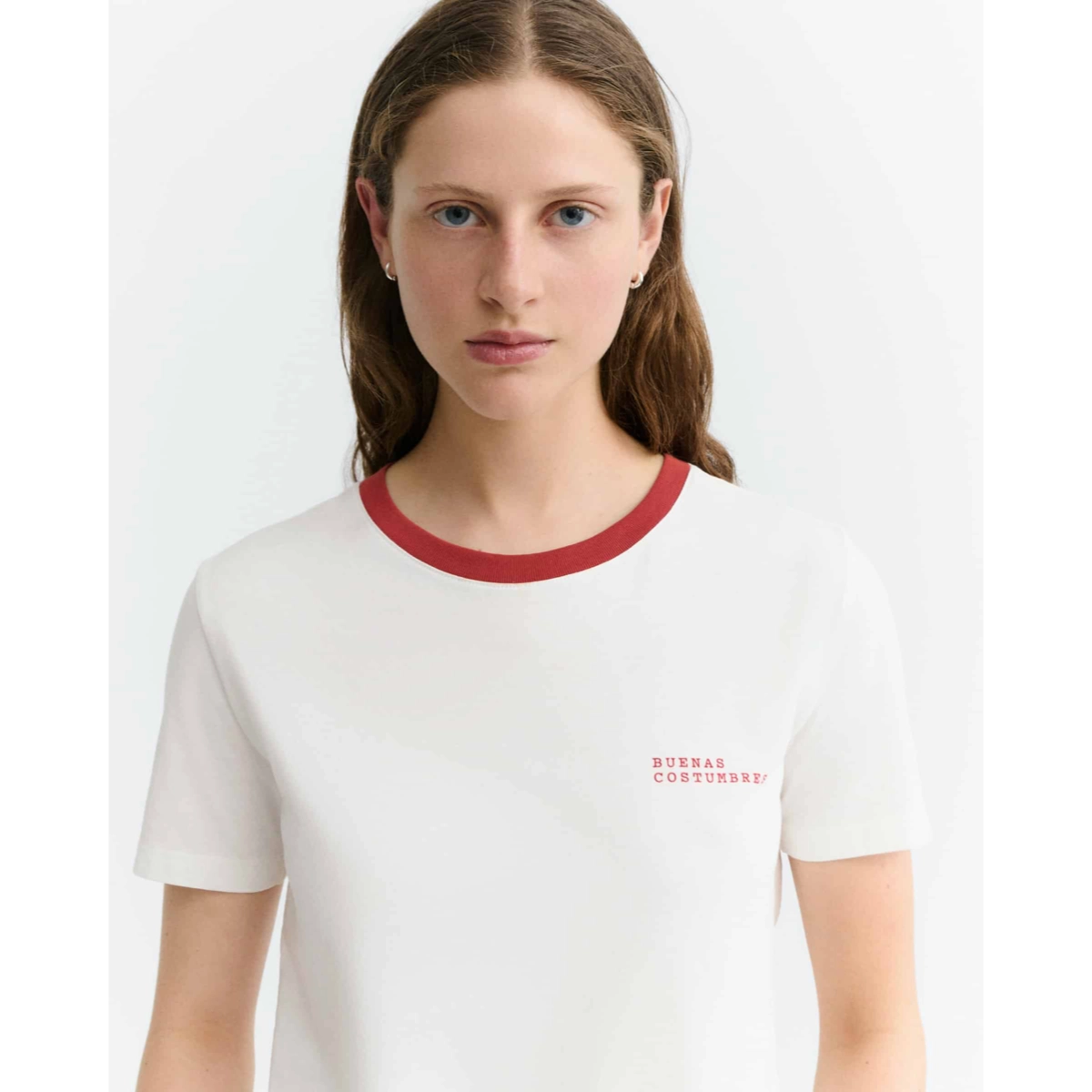 Crewneck, Weißes Shirt, rote Rundhalskante, Druck, kleines Logo, T-Shirt, Weiß, Roter Rundhalsausschnitt, Kurze Ärmel, Minimalistisches Design