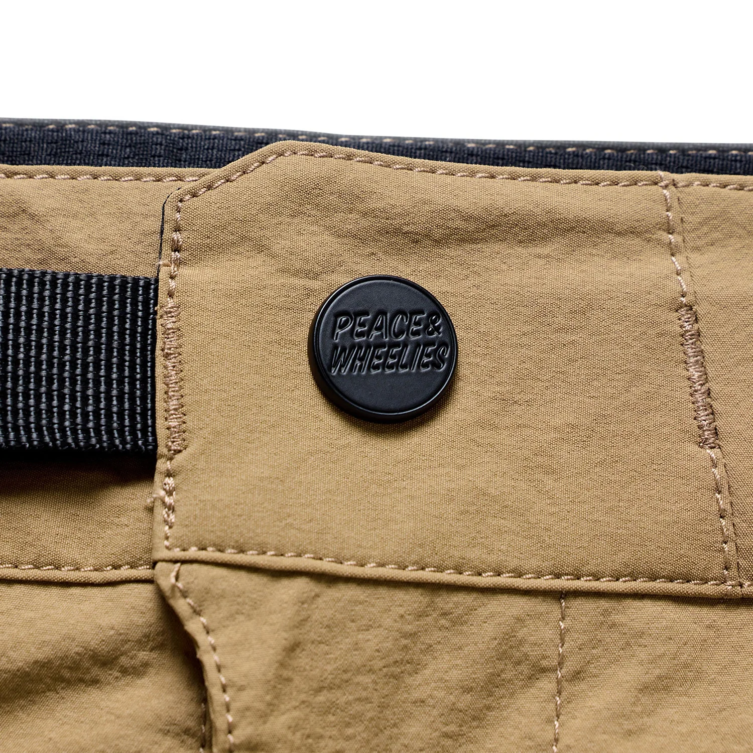 Skyline Trail Short Shell Toile, marron olive, ceinture noire, écusson, bouton-pression