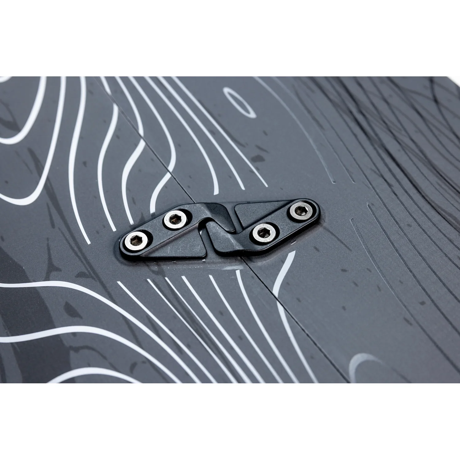Alternator FX Befestigungsbeschlag, schwarzes Metall, Innensechskantschrauben, vier Schrauben, gewinkelte Form