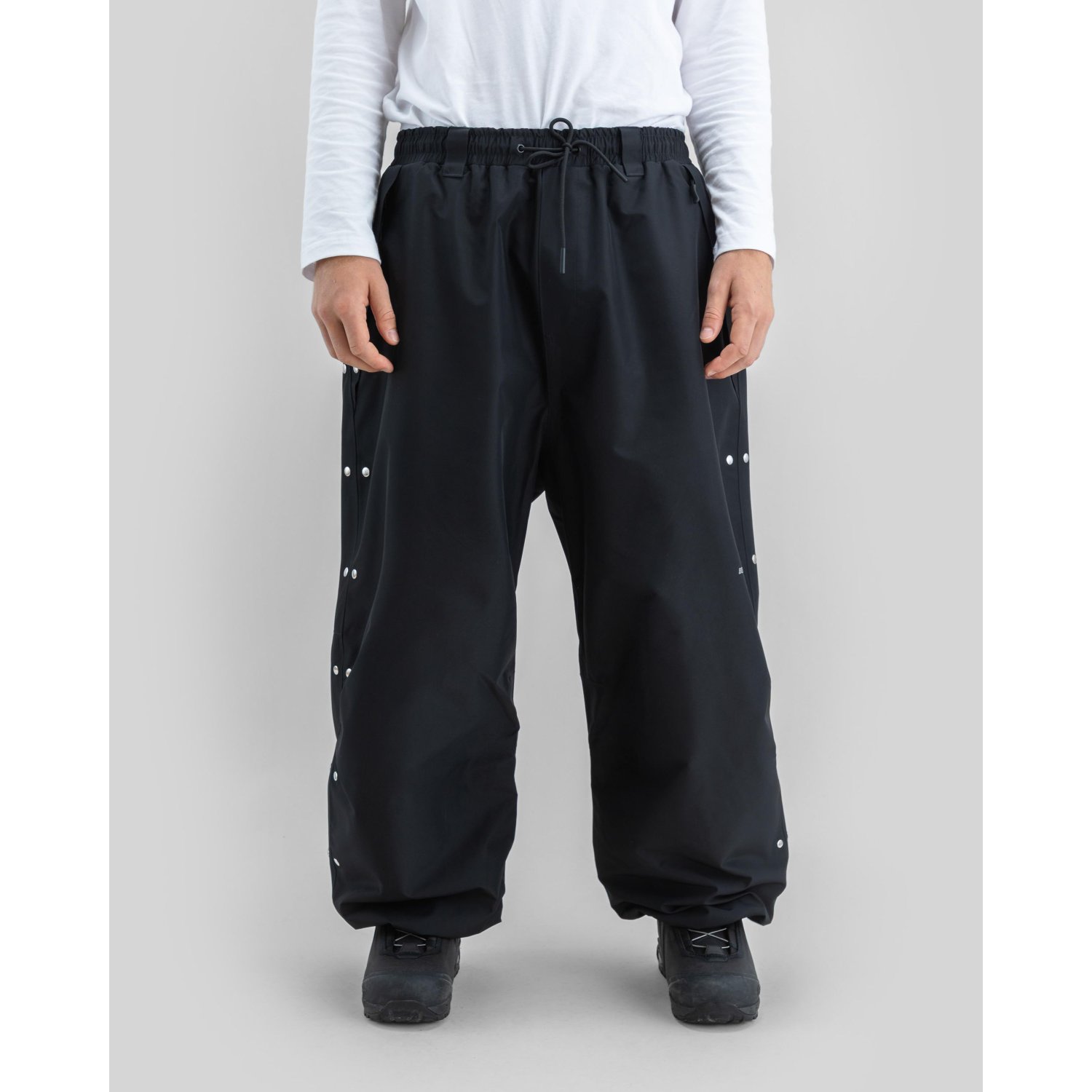 schwarz, hose, weit, windjacke?, sportiv