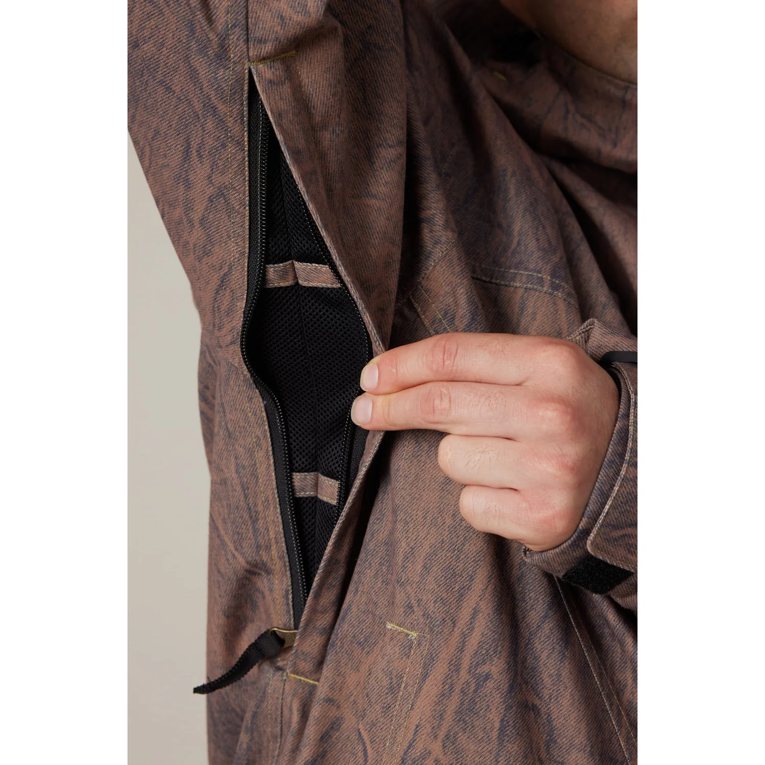Motorradjacke, braun-schwarzes Muster, Mesh-Innenfutter, Reißverschluss, Klettverschluss