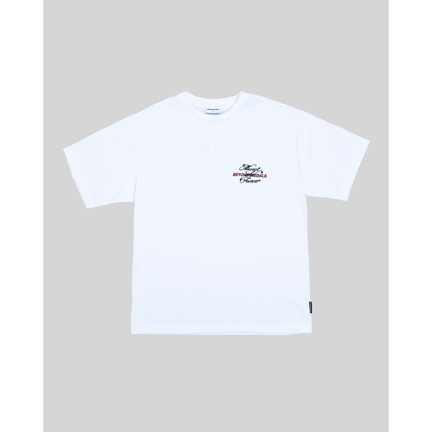 Forever Tee T-shirt, blanc, manches courtes, petit texte graphique, motif brodé, T-shirt, blanc, manches courtes, impression du logo, vêtements, T-shirt, blanc, manches courtes, impression graphique, poche avant
