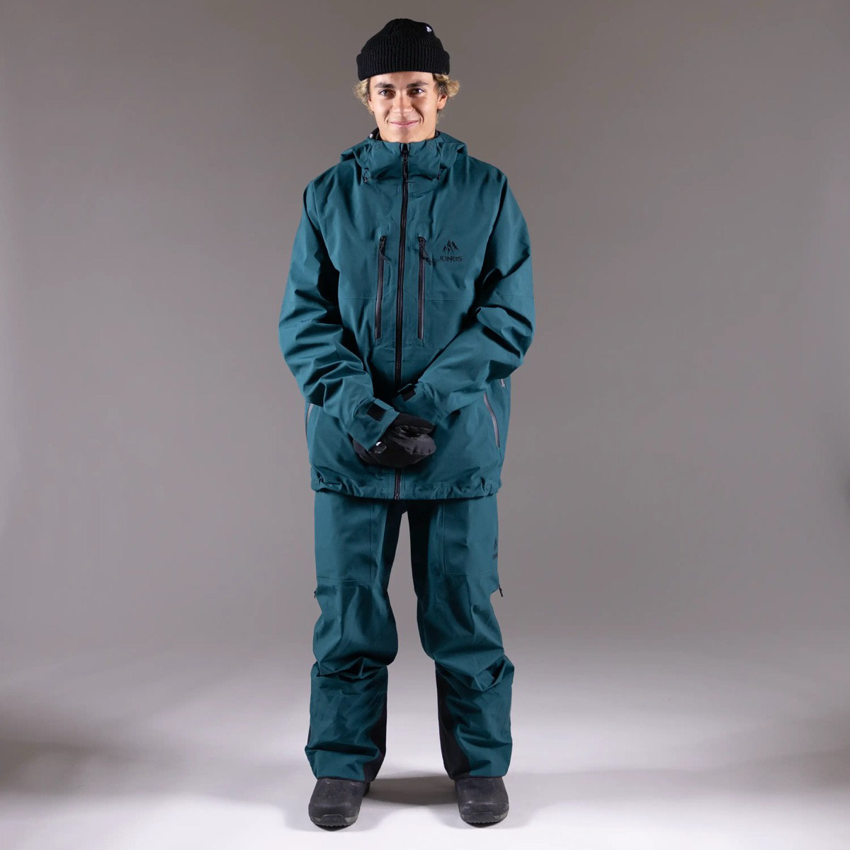 Manteau, Personne, Debout, Pantalon, Gant