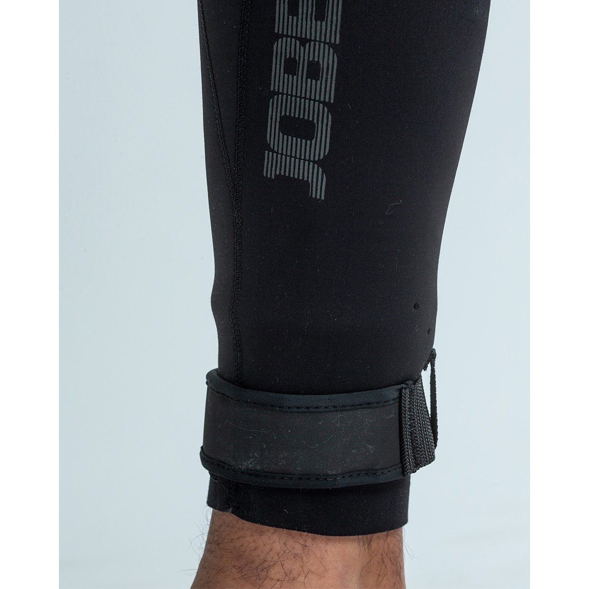 Yukon Fullsuit Backzip 4|3mm Vêtements, gants, partie du corps, genoux, personne