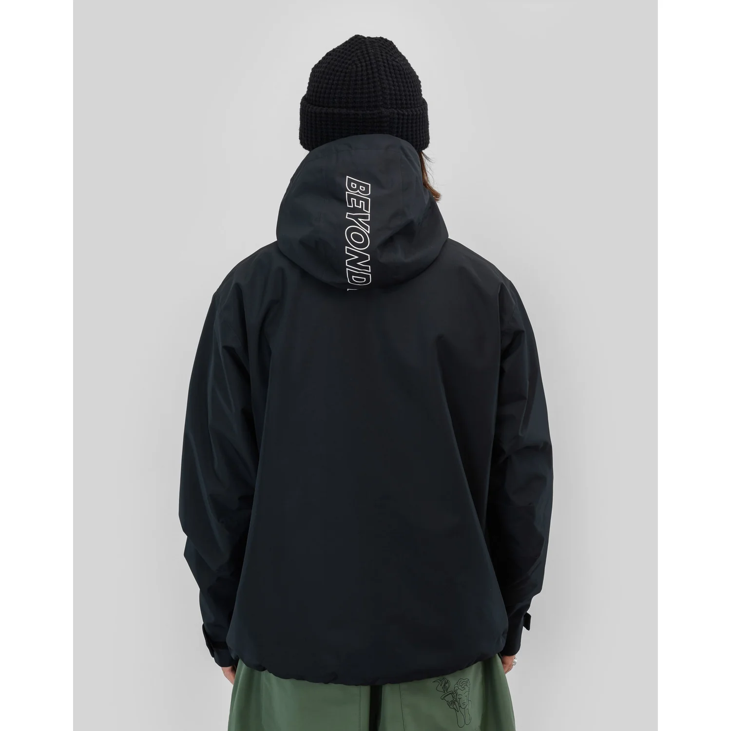 Veste noire, capuche, coupe-vent, manches longues, capuche imprimée