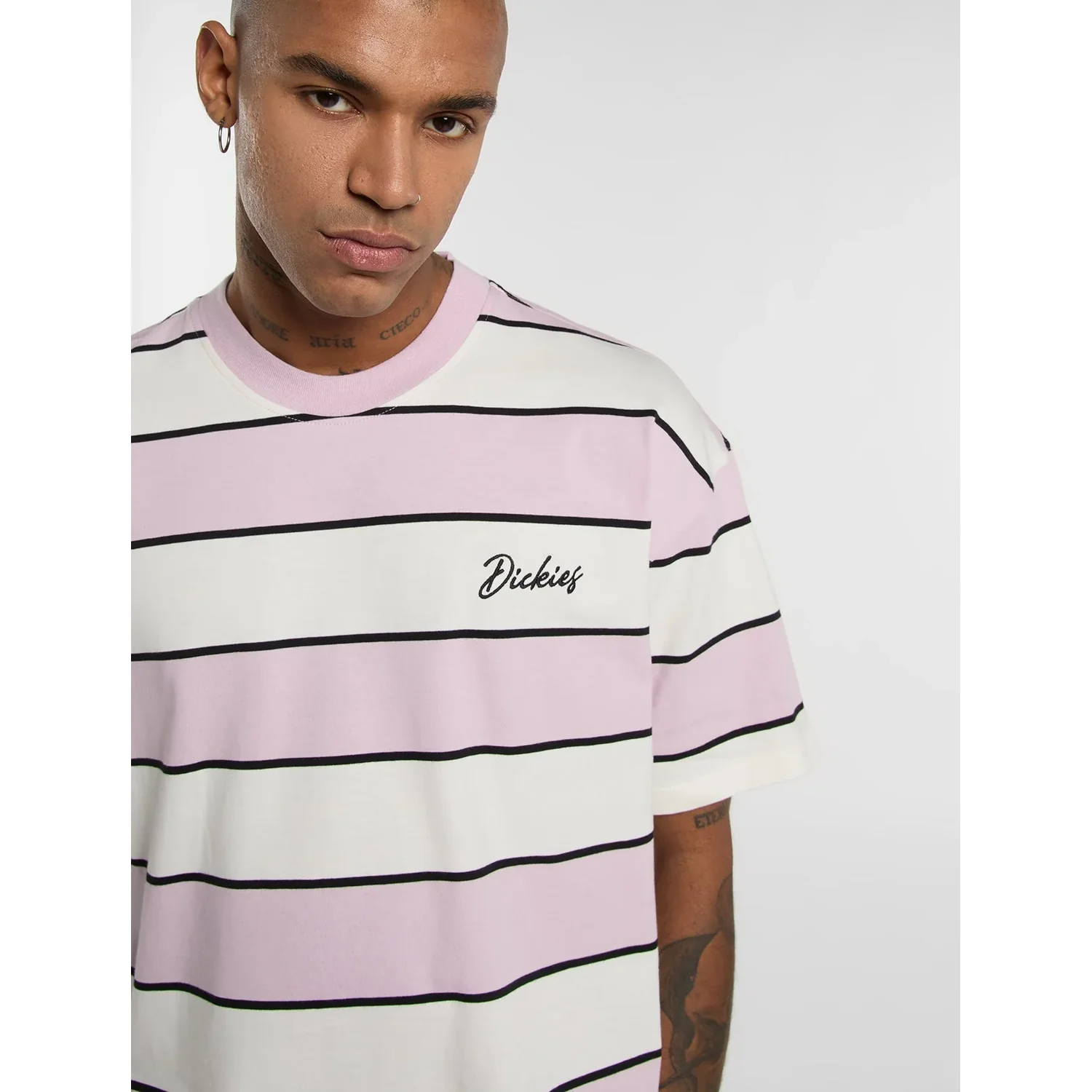 Embroidery Stripe SS Tee T-Shirt, Streifen, Pastell, Kurzarm?, Tupfer, Tattooed Arm, Streifen, Kurzarm, Rosa Weiß Schwarz, Casual Polo?, gestreift, T-Shirt, rosa, weiß, kurzarm, Kurzarm-T-Shirt, Rundhalsausschnitt, Rosa-Weiß gestreift, Schwarze Streifen, Brustlogo