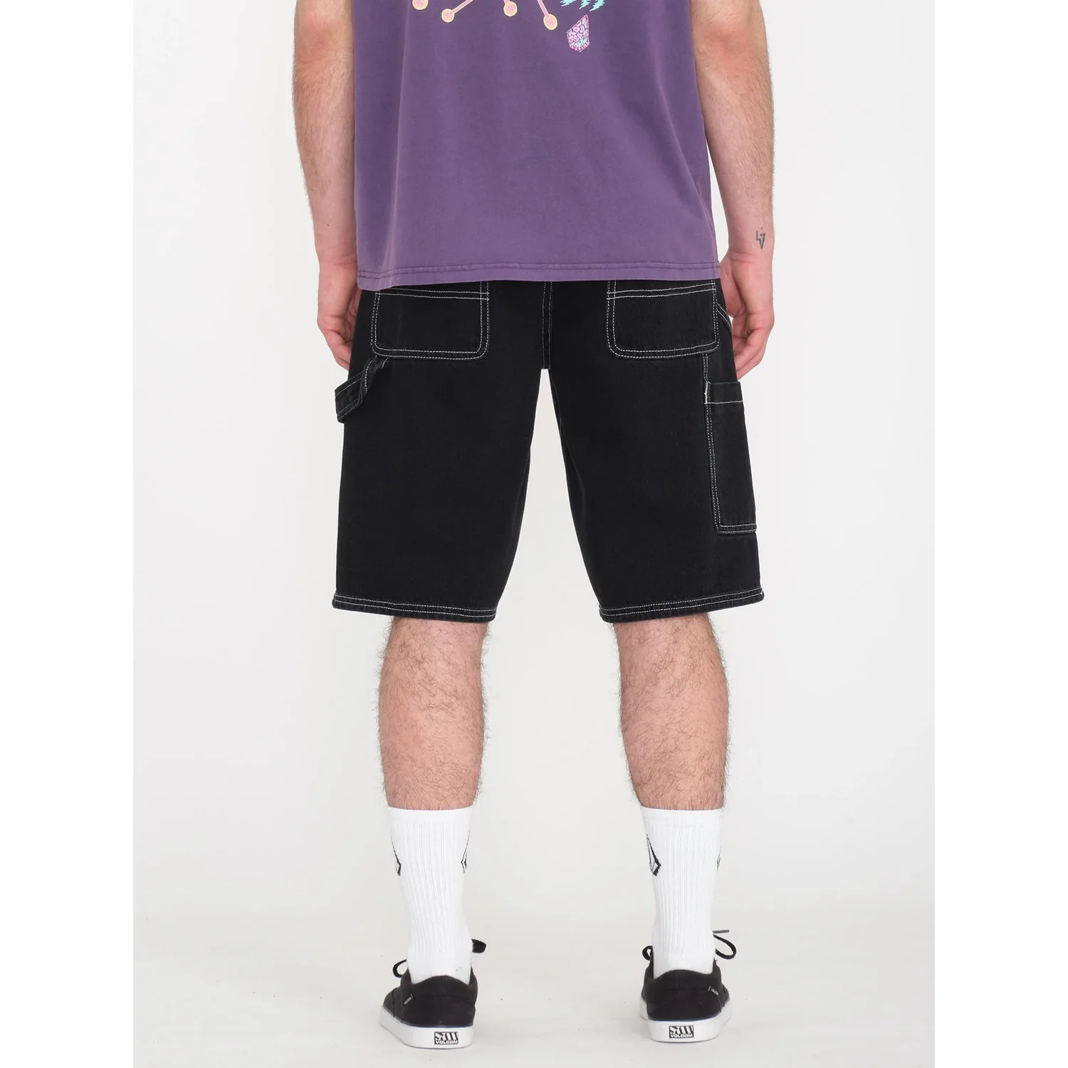 Jeansshorts, Schwarz, Cargo-Taschen, Kontrastnähte, Knielang