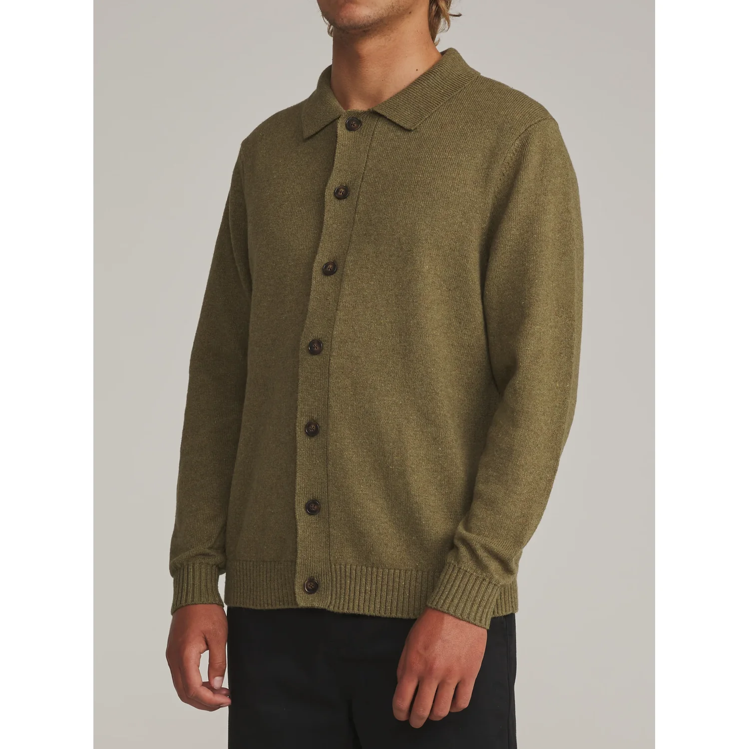 Conor Sweater Strickjacke, Olivgrün, Knopfleiste, Polokragen, Rippbündchen