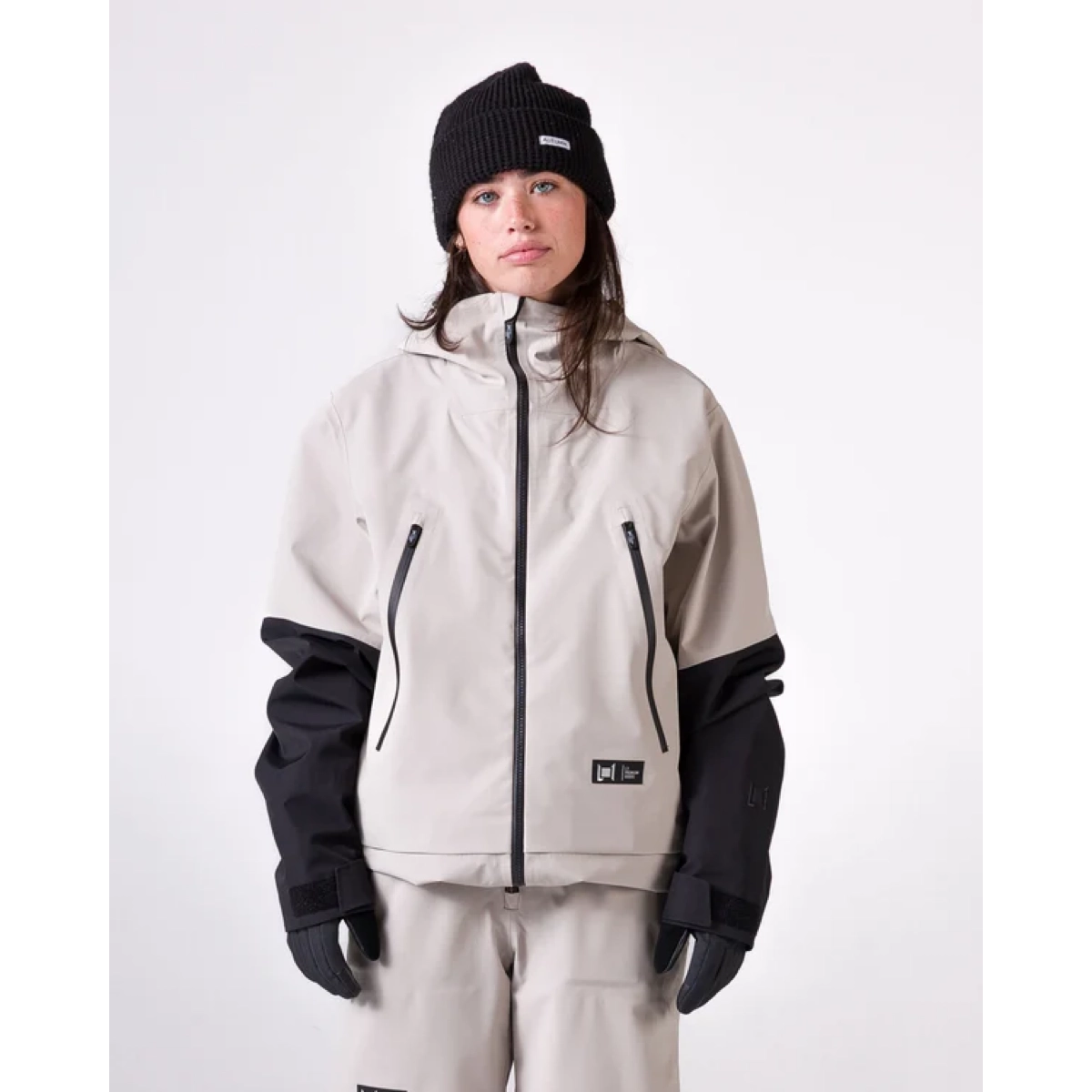 Veste de ski, veste beige, fermeture éclair, manches rembourrées, contraste noir/beige, veste, veste de ski, bonnet, gants, poches zippées