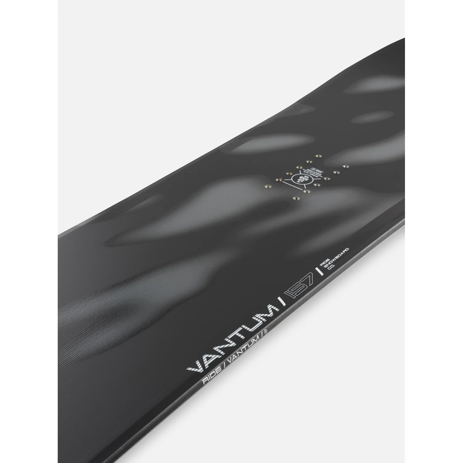 Vantum Snowboard, Schwarzes Board, Freeride, Rocker-Profil, Carbonfaser