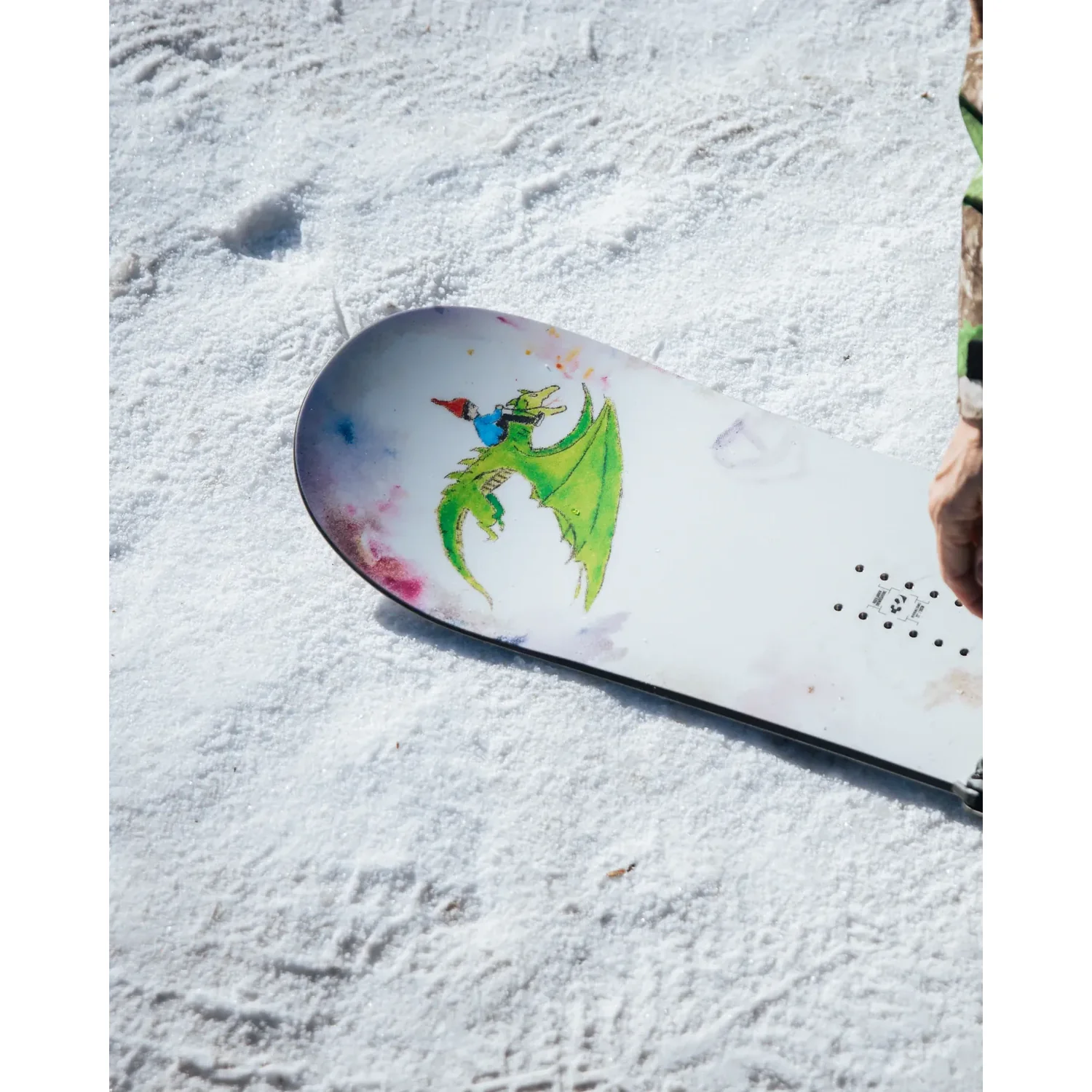 Middle Earth Pro Snowboard, surface blanche, motif de cerf-volant, graphisme coloré