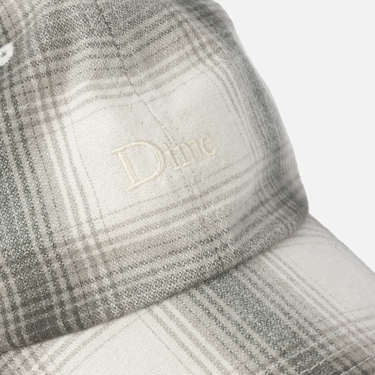 Casquette de baseball, motif à carreaux, gris et blanc, visière courbée, broderie