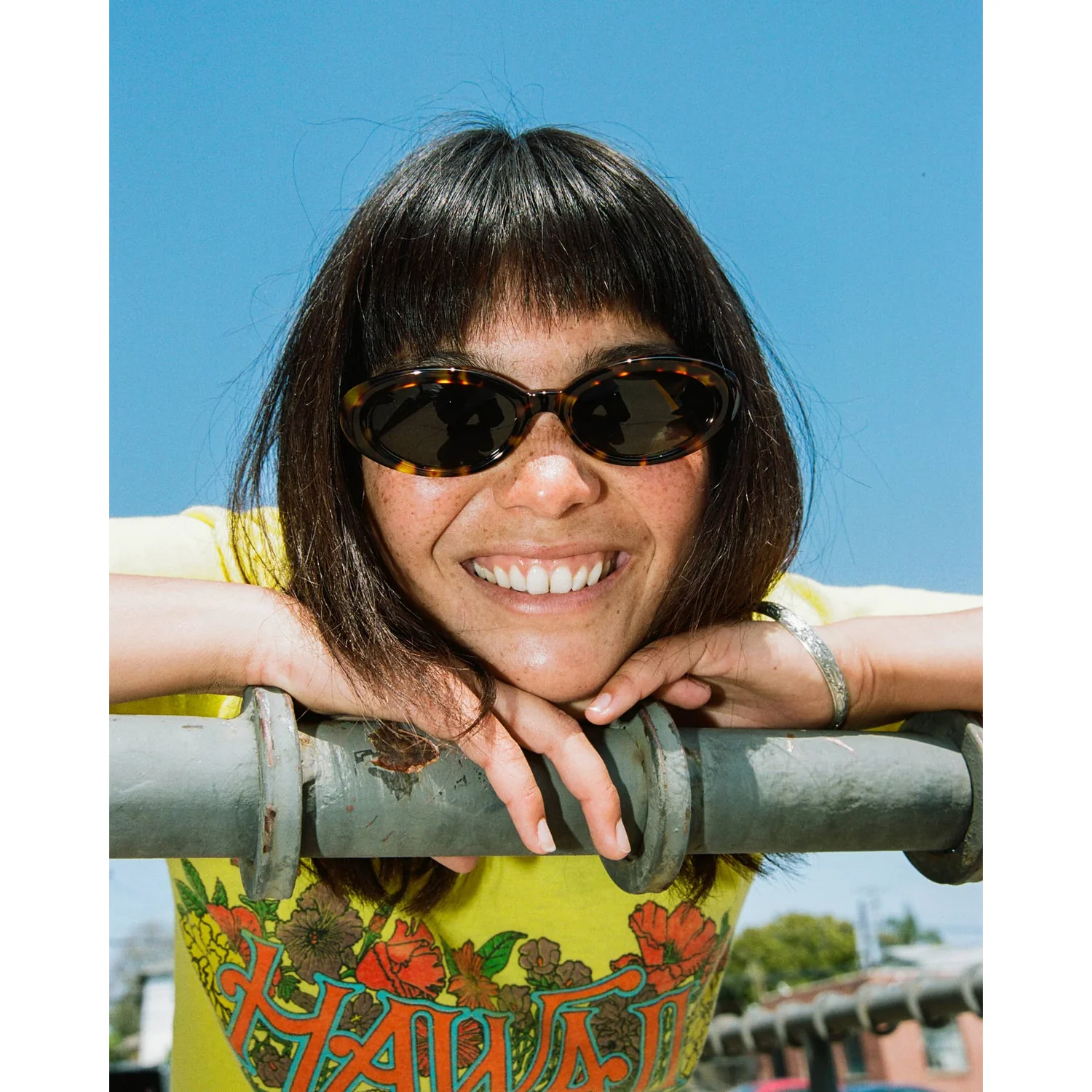 Sonnenbrille, ovale Gläser, Schildpattmuster, dunkle Gläser