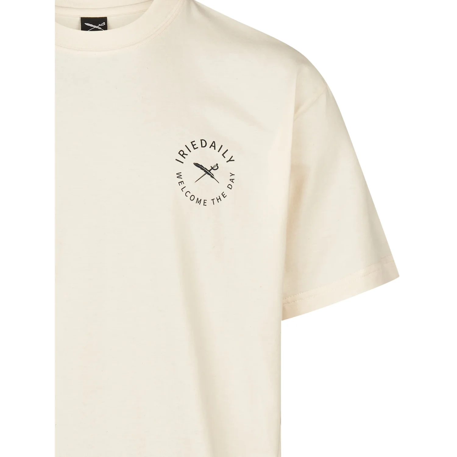 T-shirt, blanc crème, col rond, manches courtes, imprimé sur la poitrine