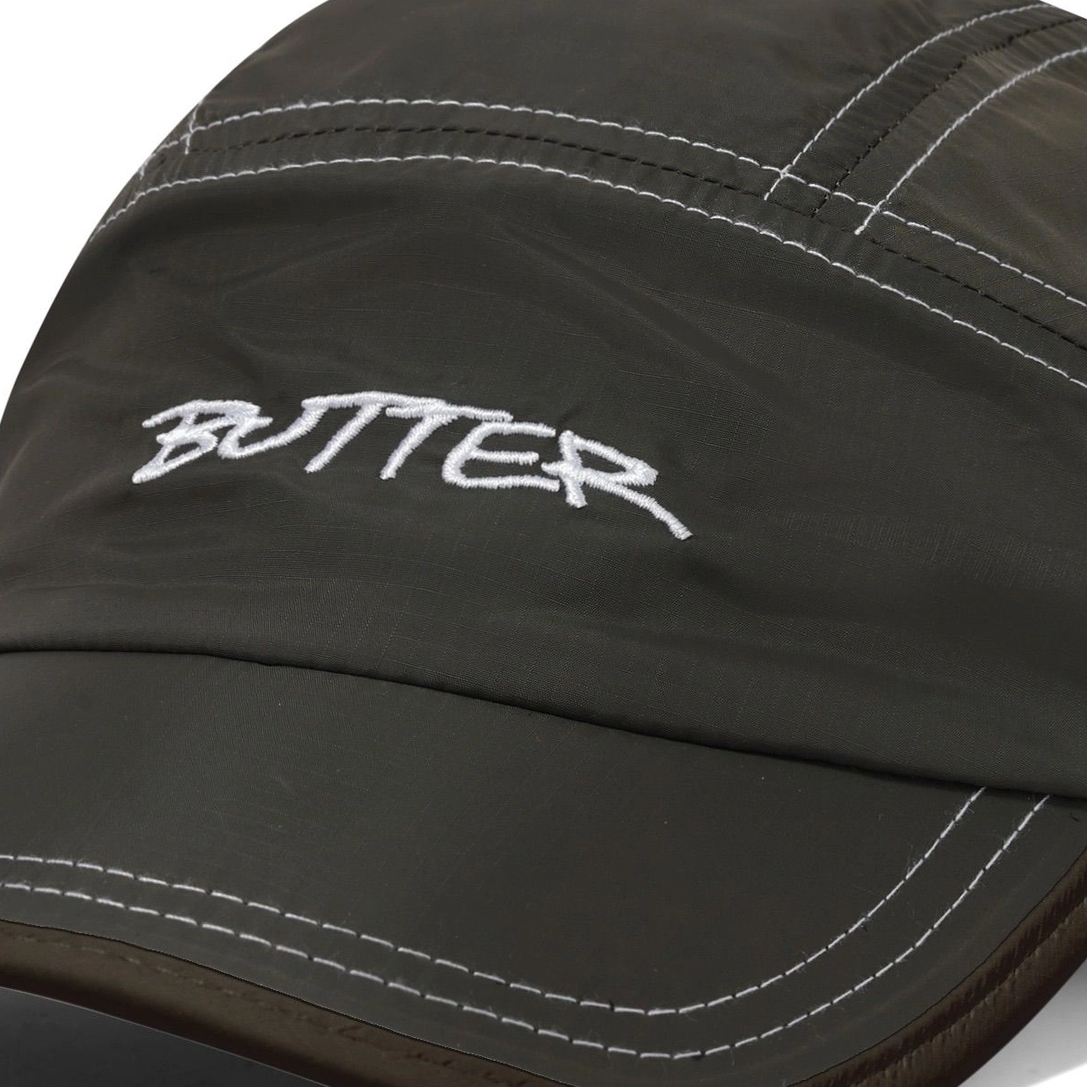 Casquette de baseball, logo brodé, gris foncé, coutures, visière incurvée