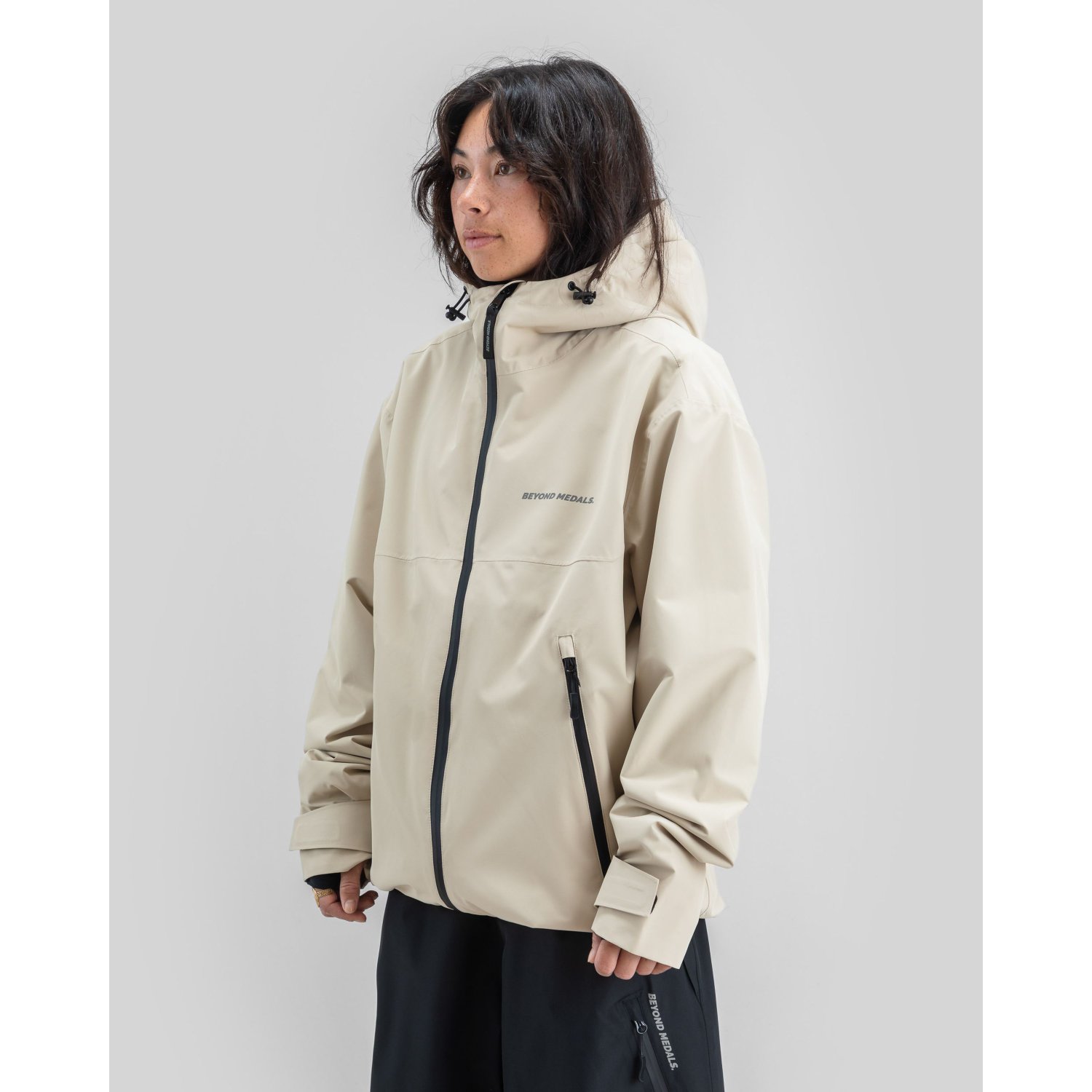 Beige Jacke, kapuzenjacke, Vorderer Reißverschluss, Reißverschlusstaschen, Windbreaker