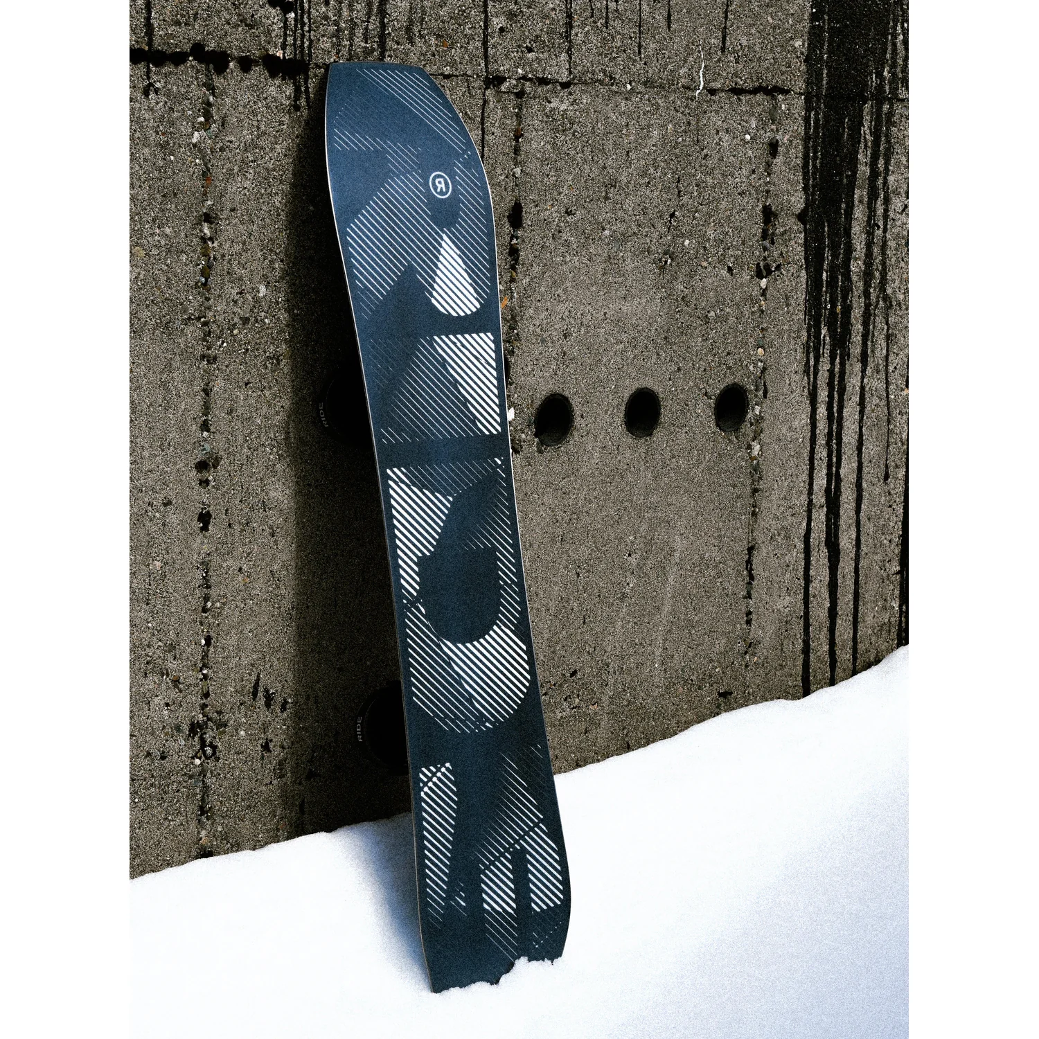 Snowboard, Dunkelblau, Streifenmuster, Schwarze Bindungen