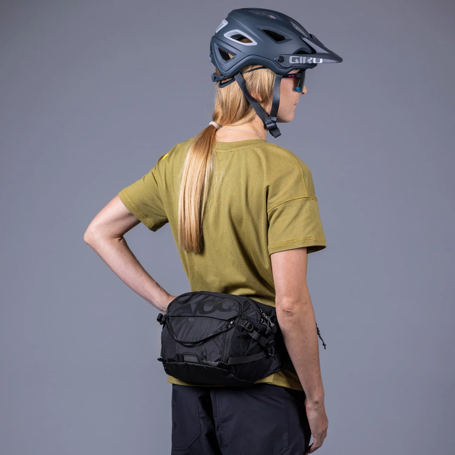 Sac banane, noir, nylon, compartiment zippé, sangle réglable