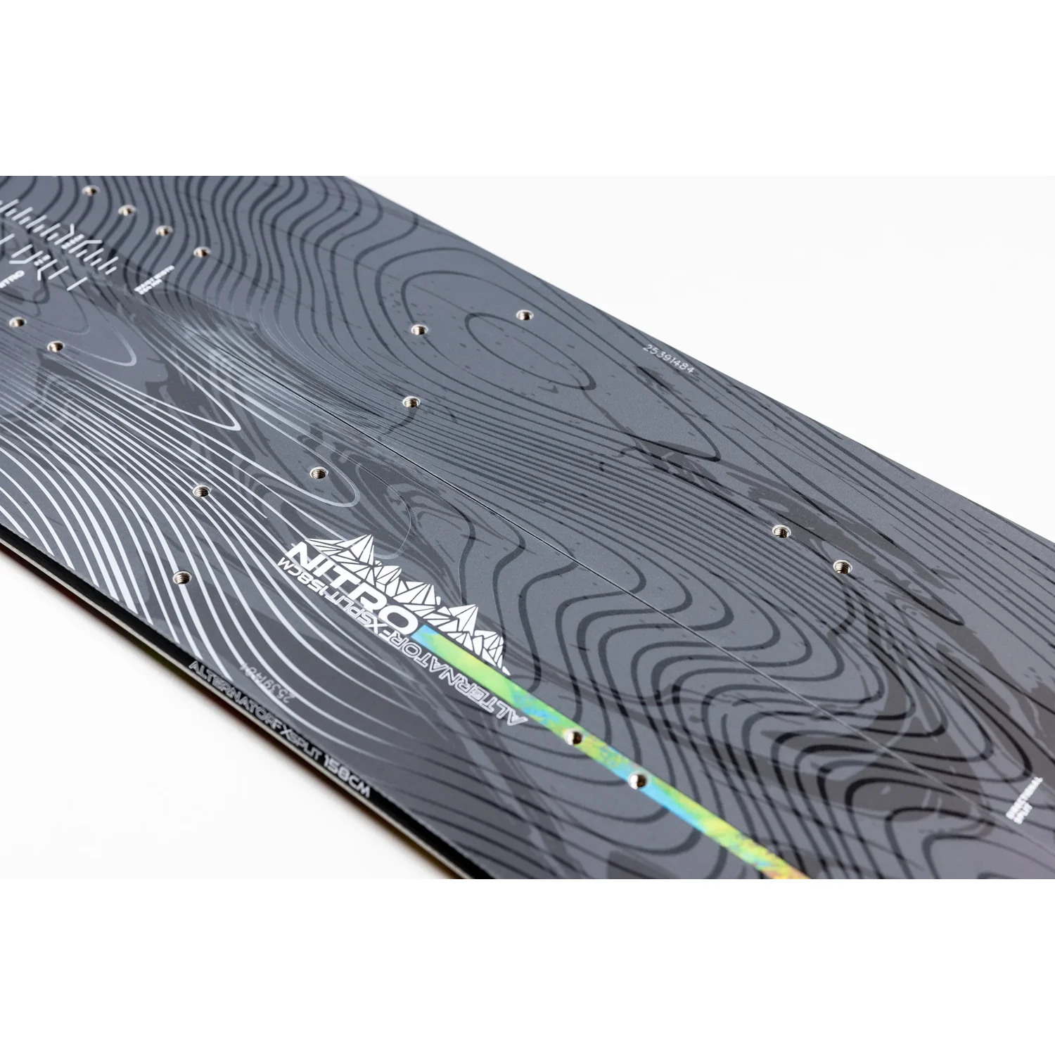 Alternator FX Snowboard, Schwarze Oberfläche, Topografisches Muster, Bindungseinsätze, Irideszierender Streifen