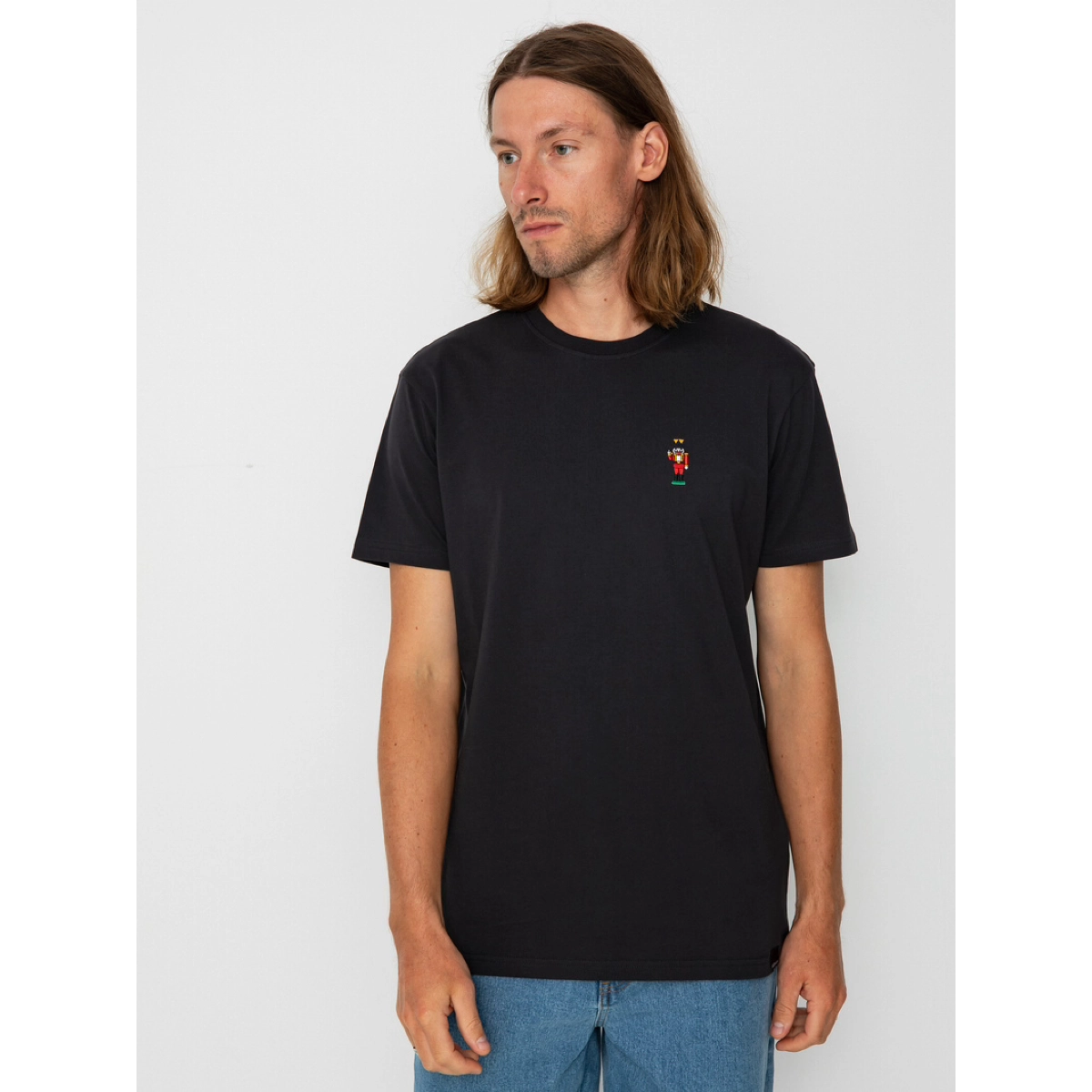 T-shirt, noir, manches courtes, petit écusson, coton ?