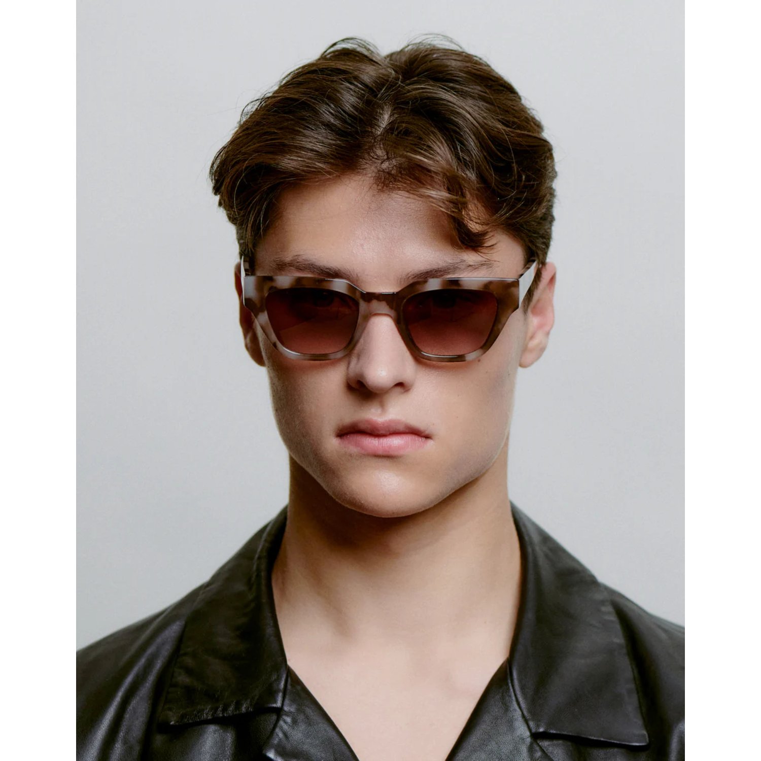Kaws Sonnenbrille, Brille, Sunglasses, Brillengestell, Lederjacke