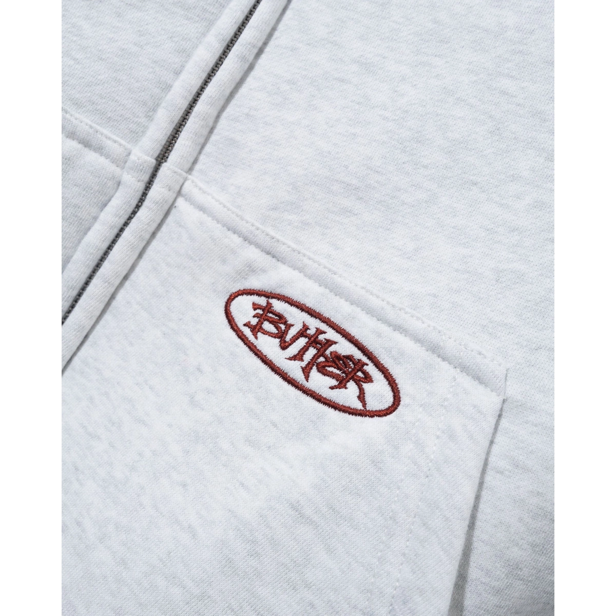 jeans, besticktes patch, weiße stoff, rote stickerei, ovales patch, Hoodie, Reißverschluss, Kapuzenpullover, Grauer Hoodie, Kleine Stickerei