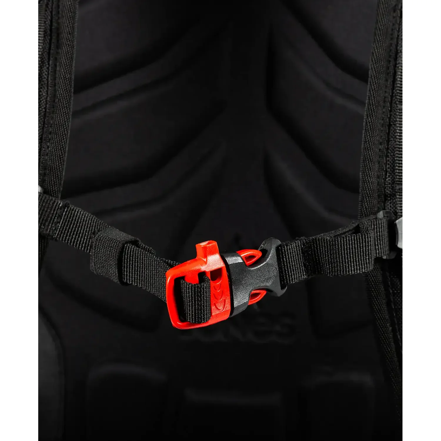 Rucksack, Brustgurt, Klickverschluss, Nylonband, Schwarz-Rot