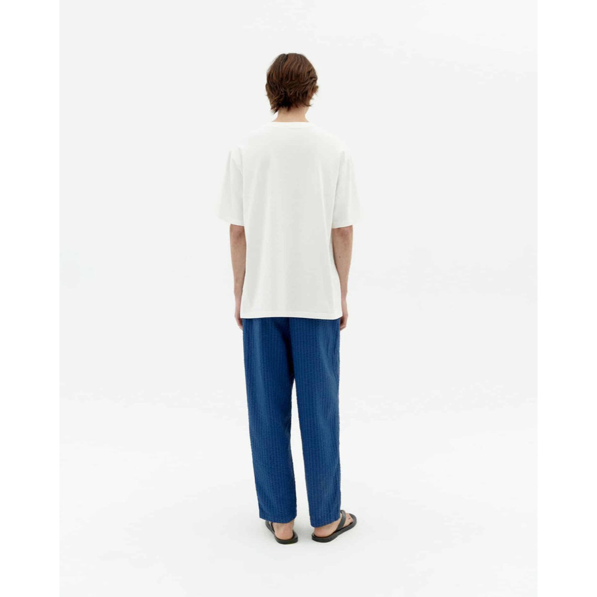 Eric Tee Hosen, Person, Stehend, T-shirt, Leinen