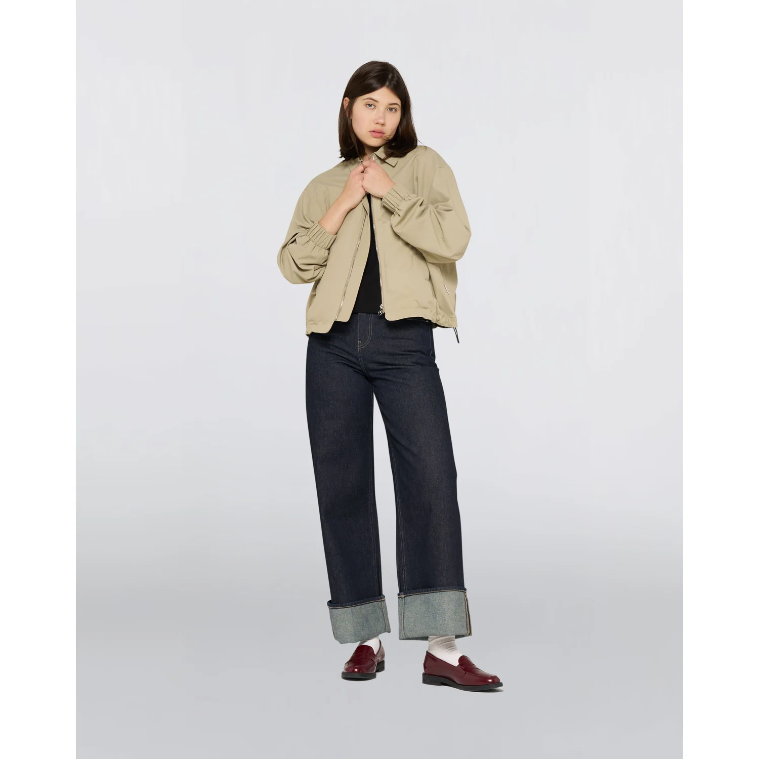W' Rory Jacket Beige Jacke, Reißverschluss, Puffärmel, Dunkle Jeans, Umschlagbund
