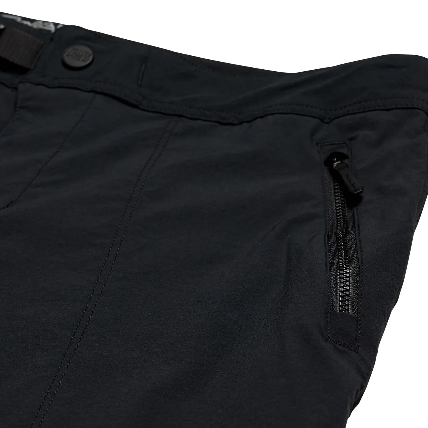 Pantalon, noir, poche zippée, fermeture à bouton, coutures matelassées
