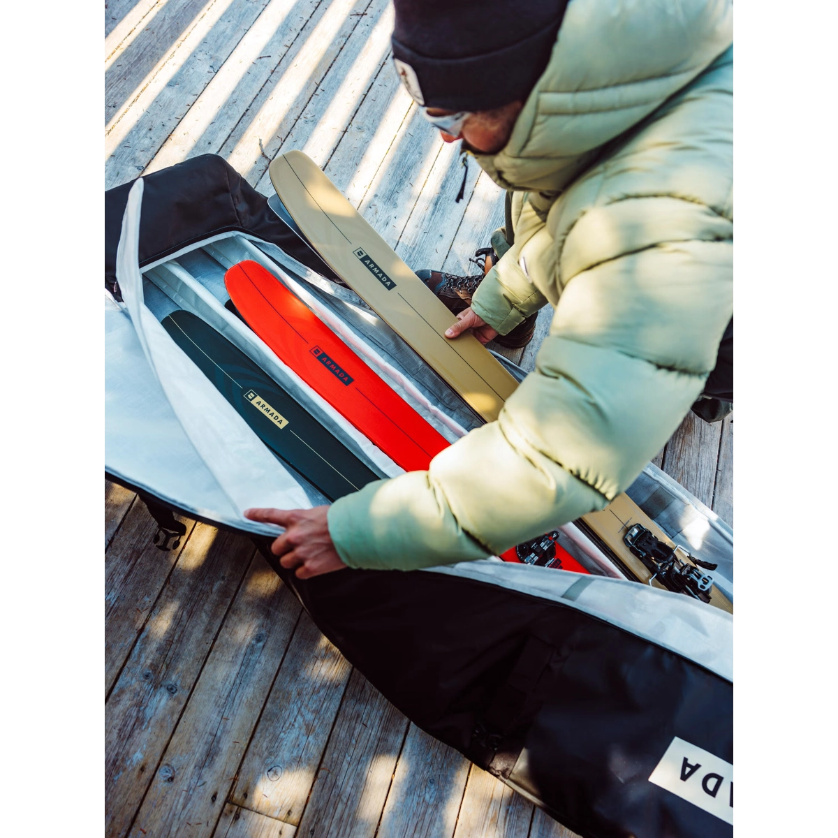 coupe-vent, veste de ski, snowboard, chaussures, planches de snowboard